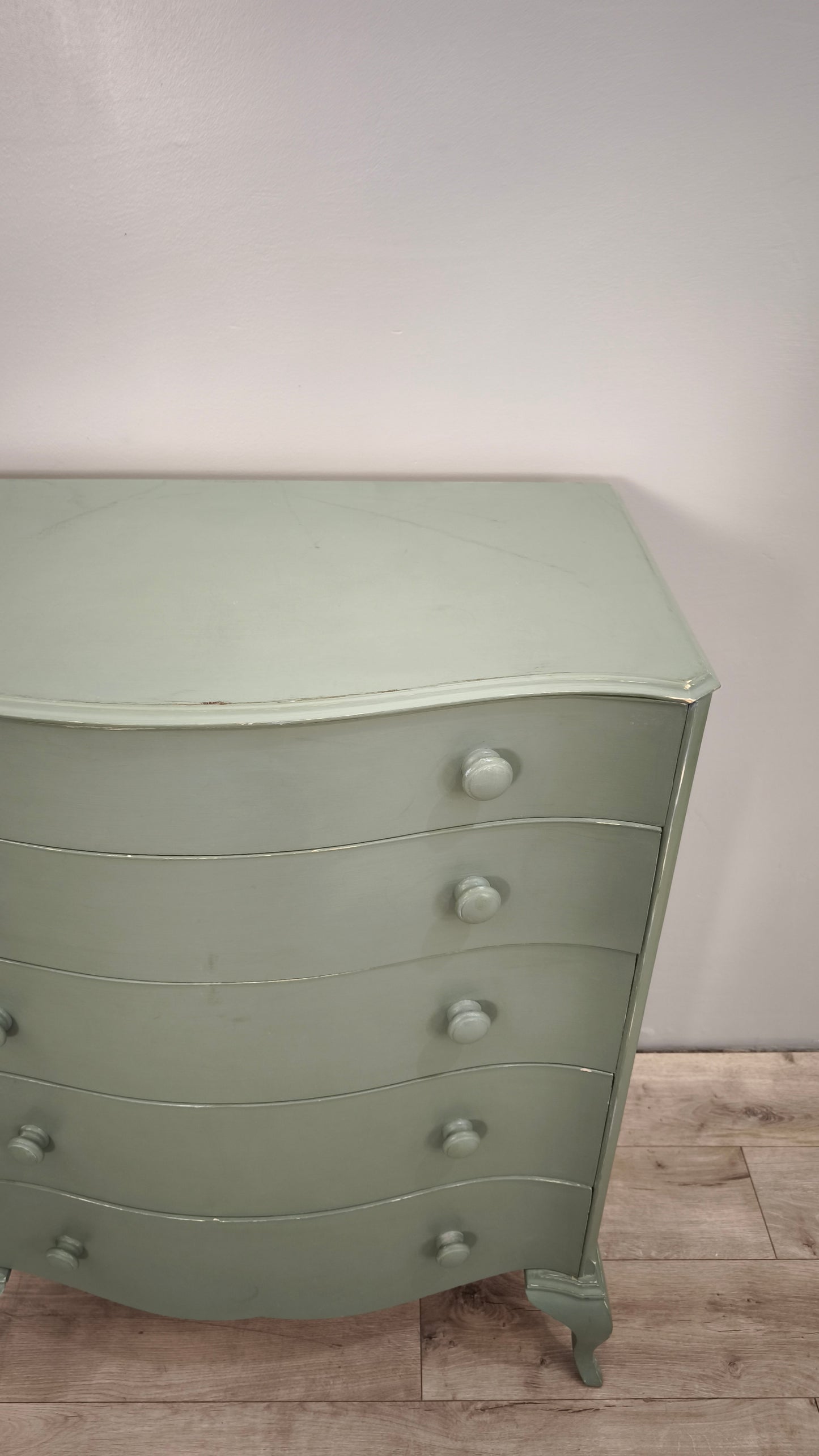 87415 Cassettiera alta verde con piedi a sciabola