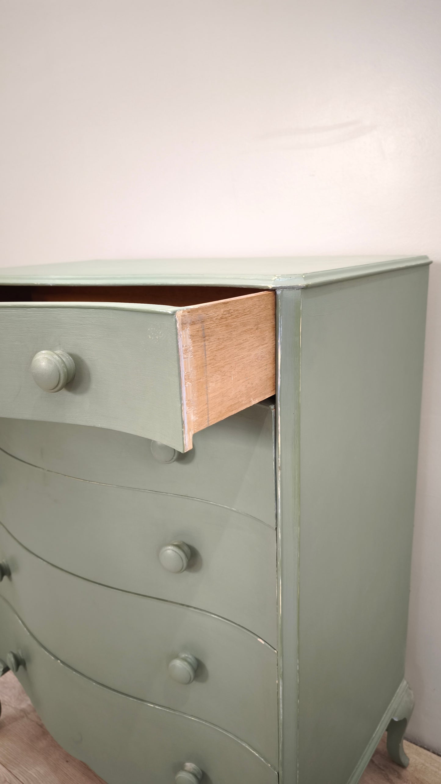 87415 Cassettiera alta verde con piedi a sciabola