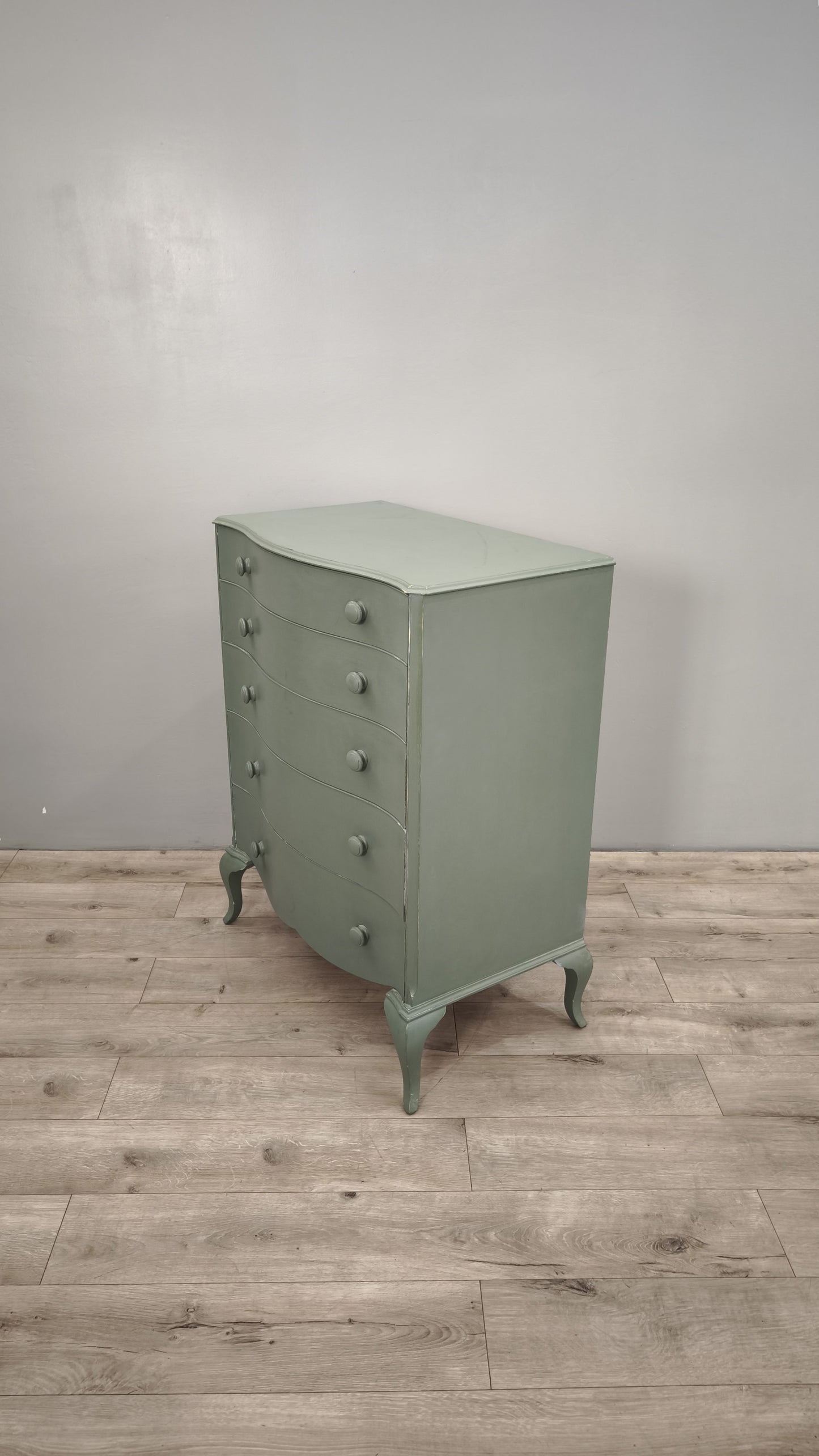 87415 Cassettiera alta verde con piedi a sciabola