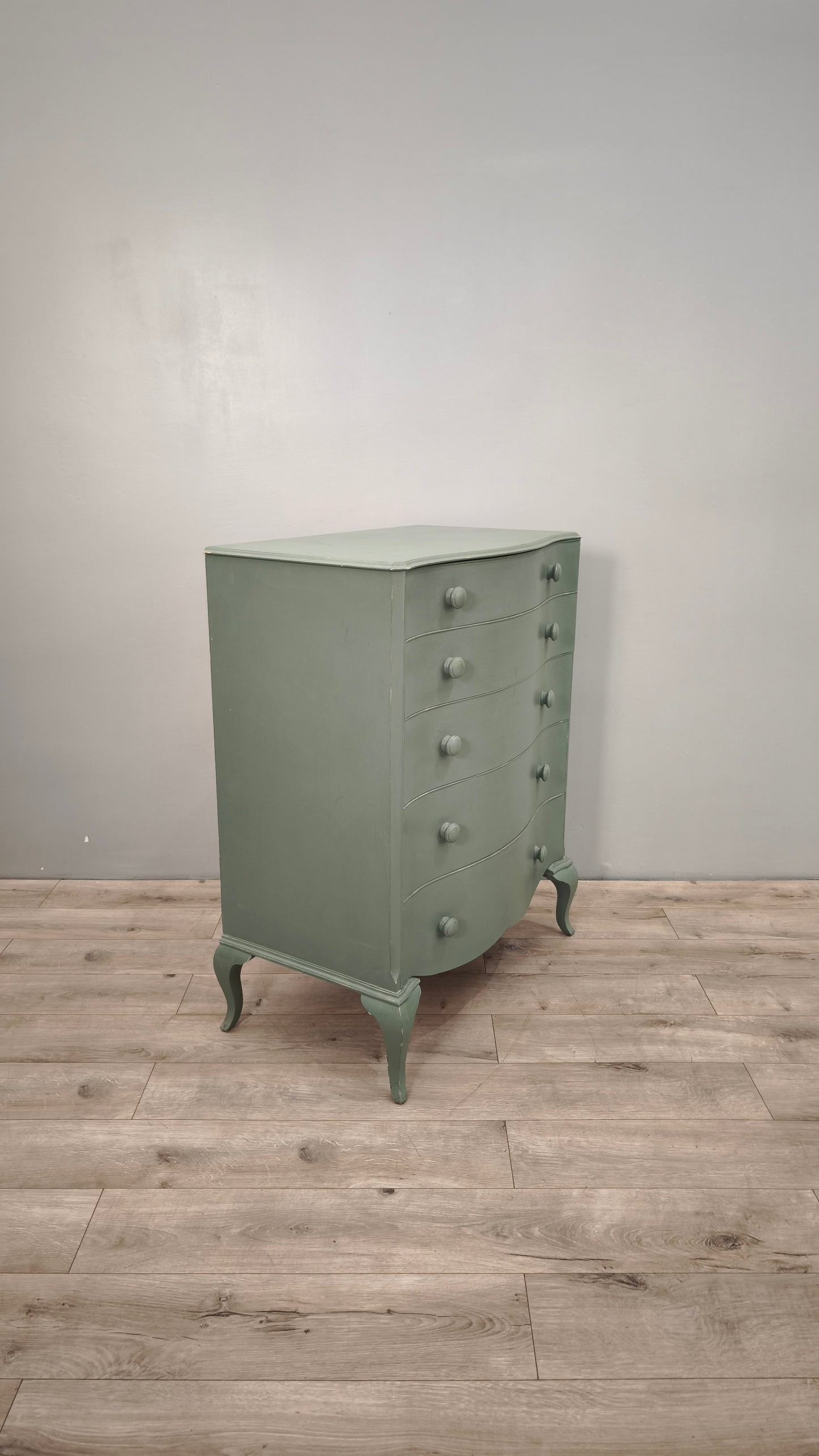 87415 Cassettiera alta verde con piedi a sciabola