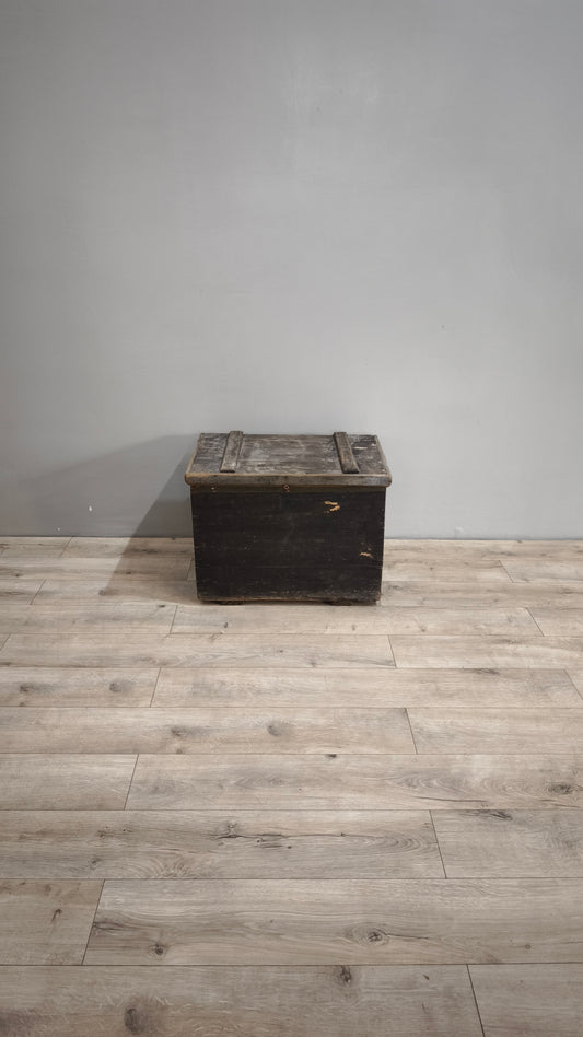 87439 Baule rustico in legno