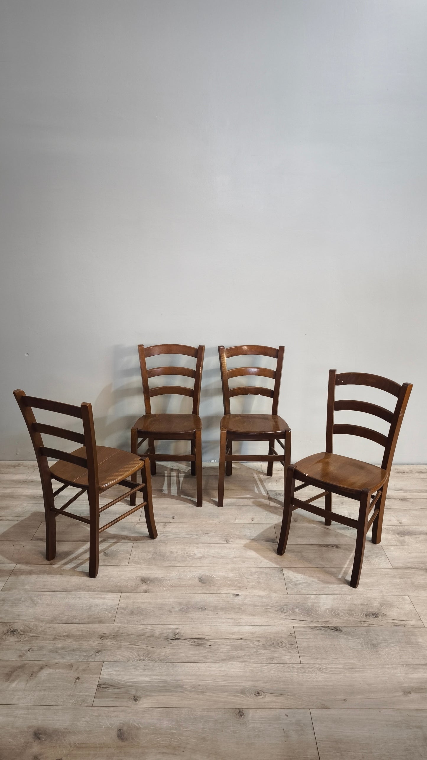 87437 Set n 4 sedie in legno