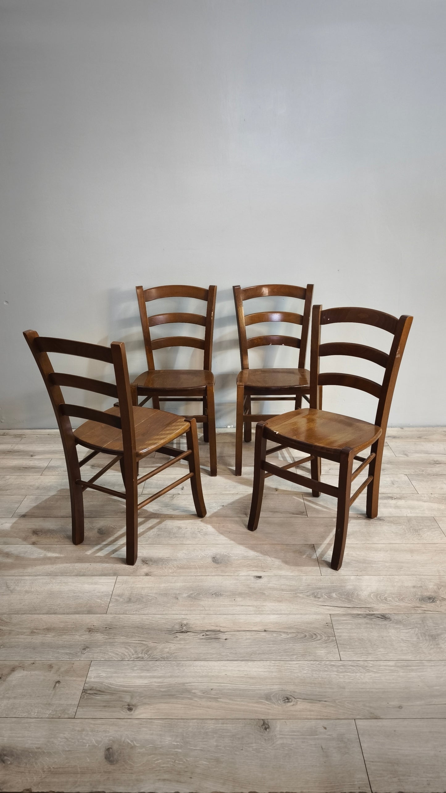 87437 Set n 4 sedie in legno