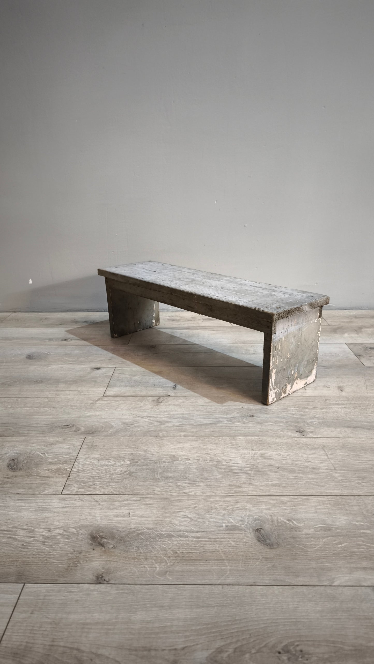 87446 Piccola panca rustica in legno