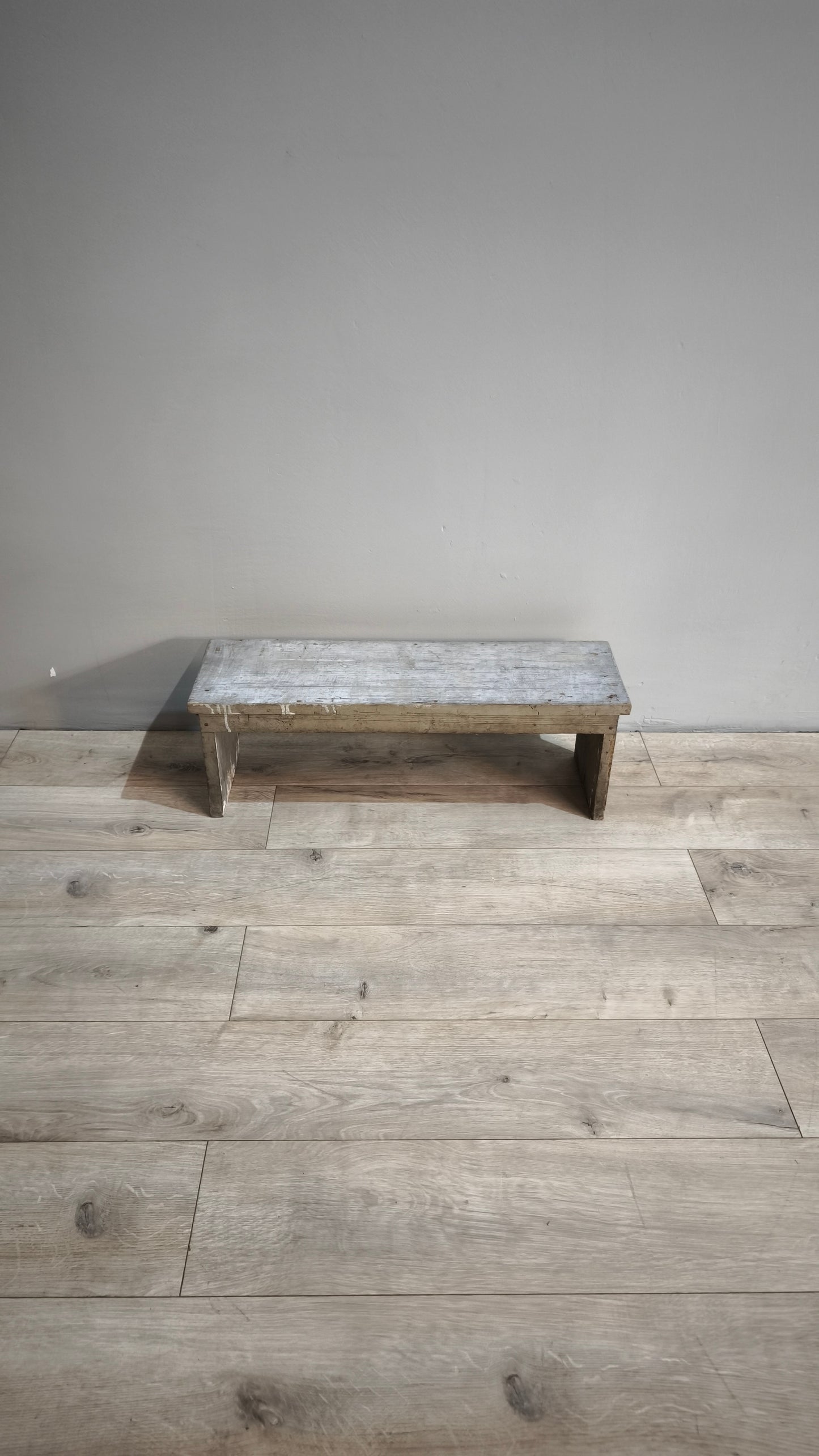 87446 Piccola panca rustica in legno