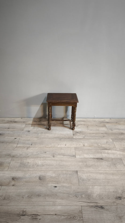 87443 Panchetto in legno con gambe tornite