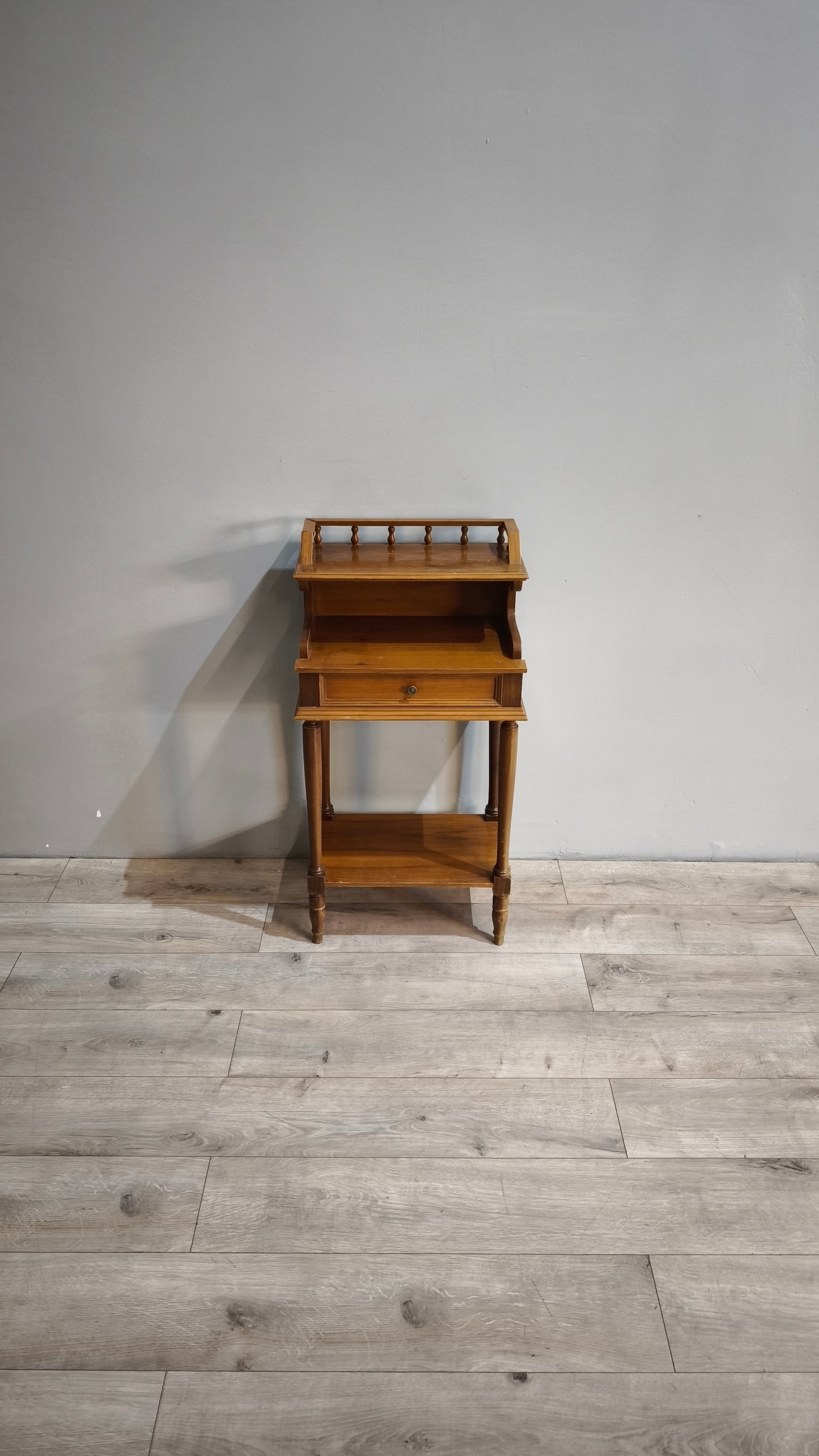 87448 Mobiletto porta telefono in legno