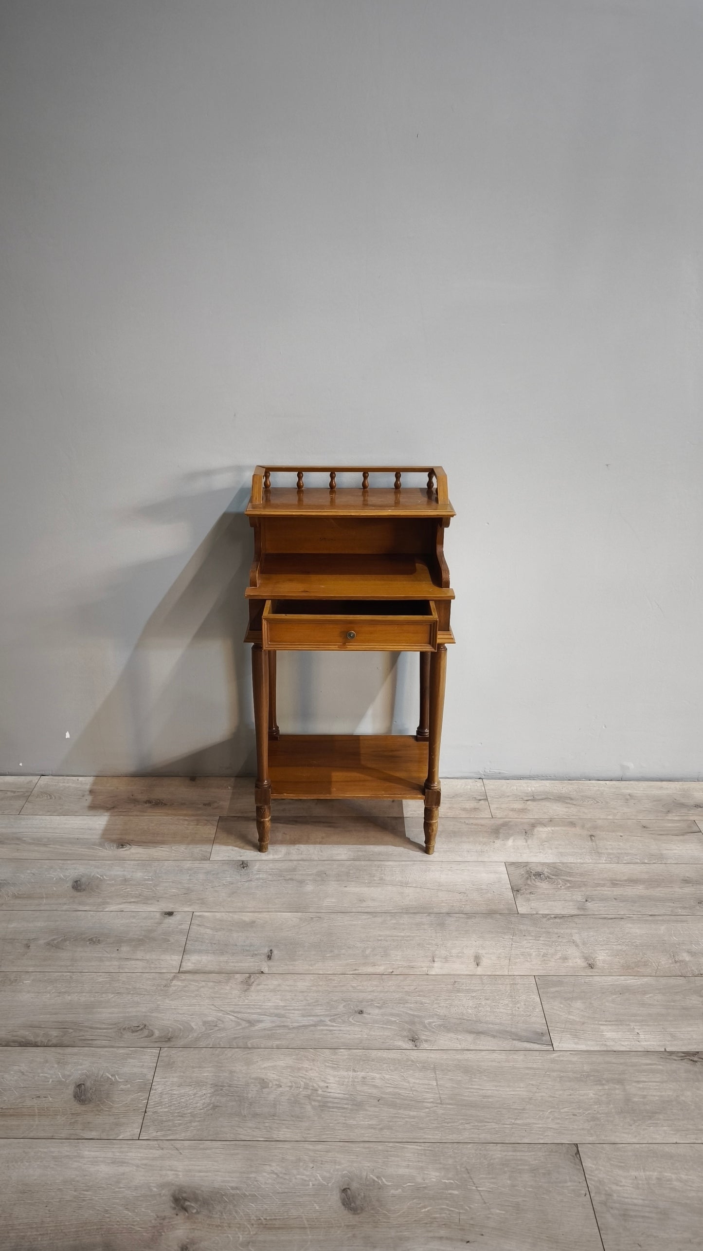 87448 Mobiletto porta telefono in legno