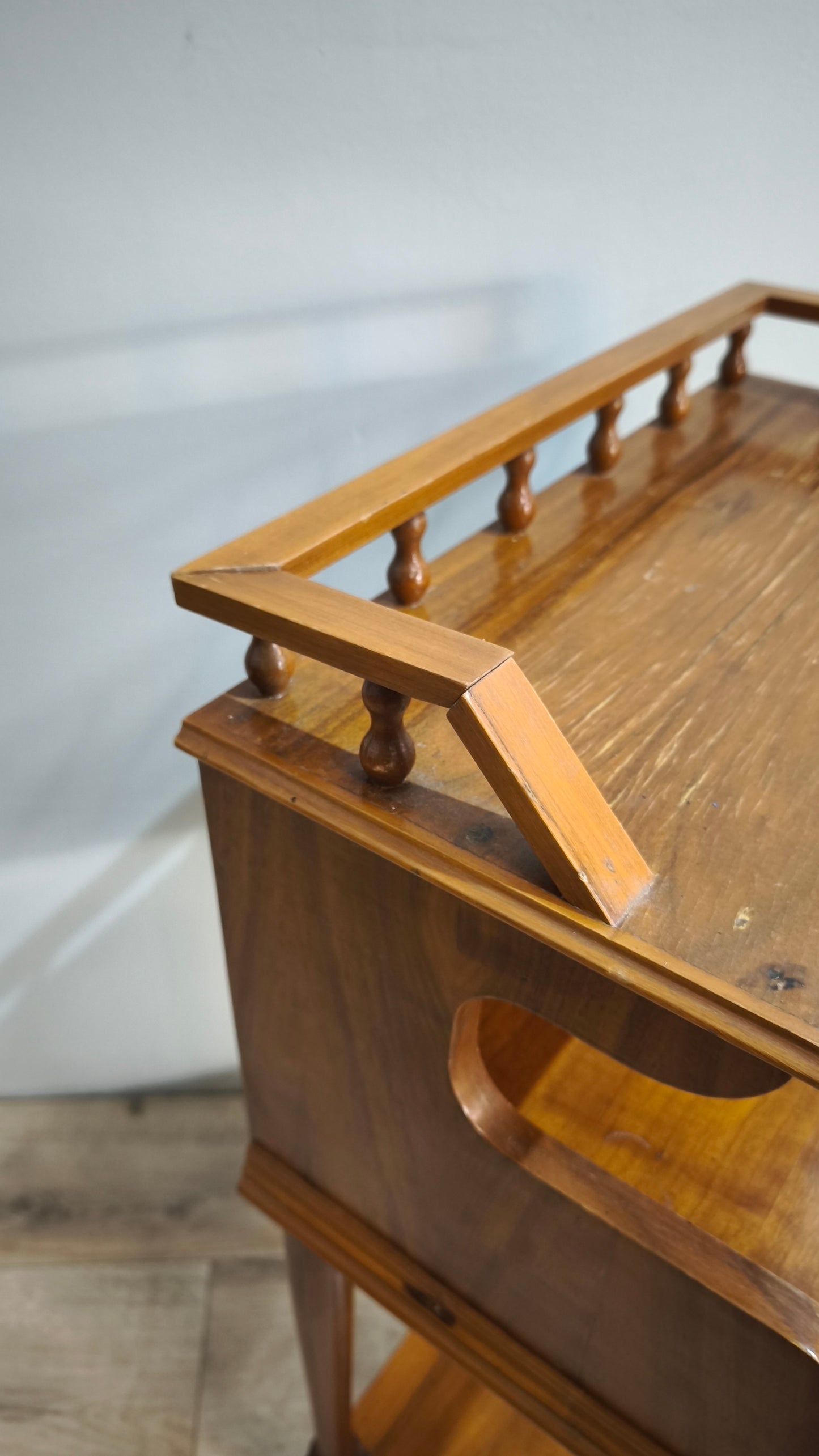 87448 Mobiletto porta telefono in legno