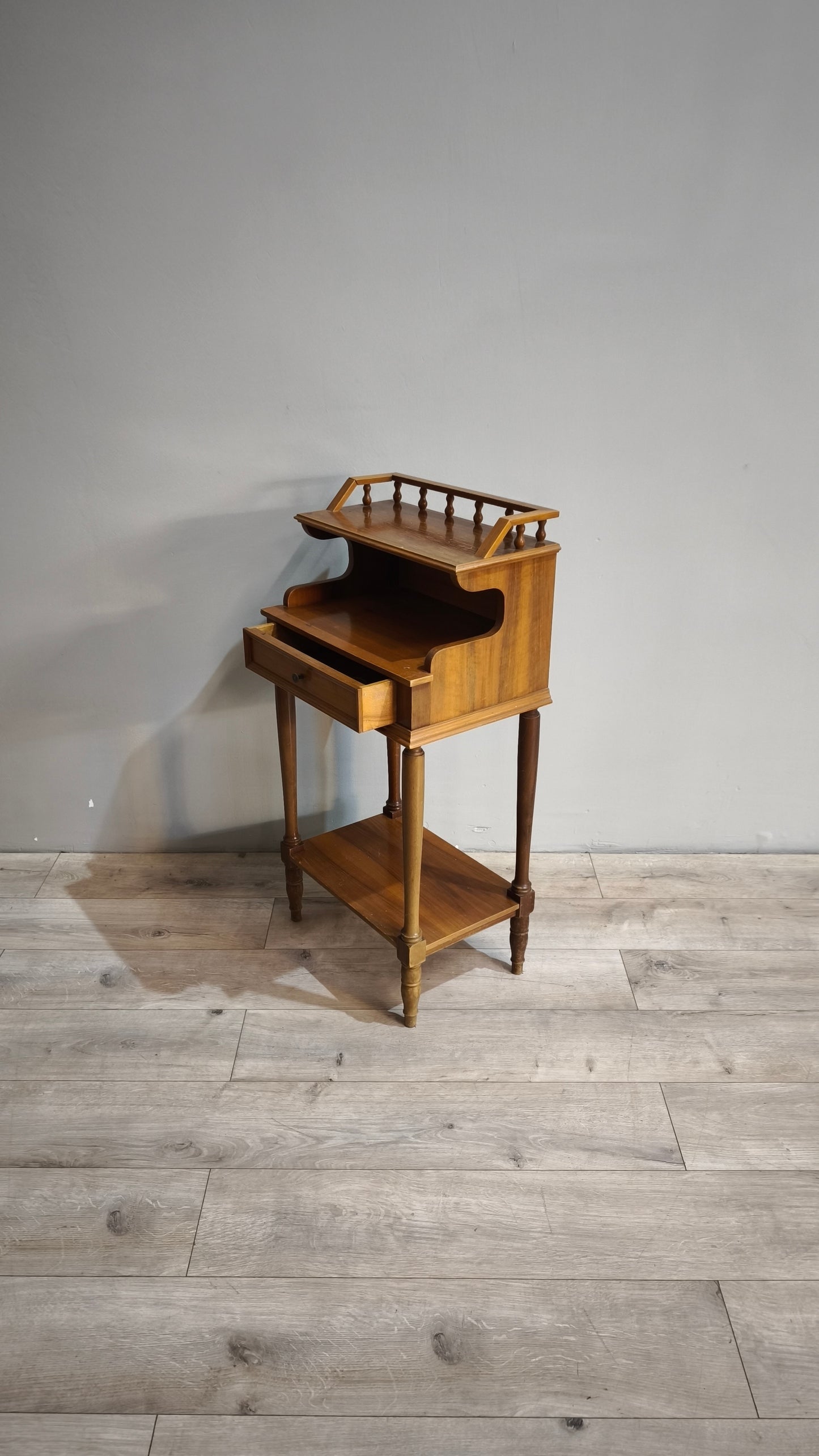 87448 Mobiletto porta telefono in legno