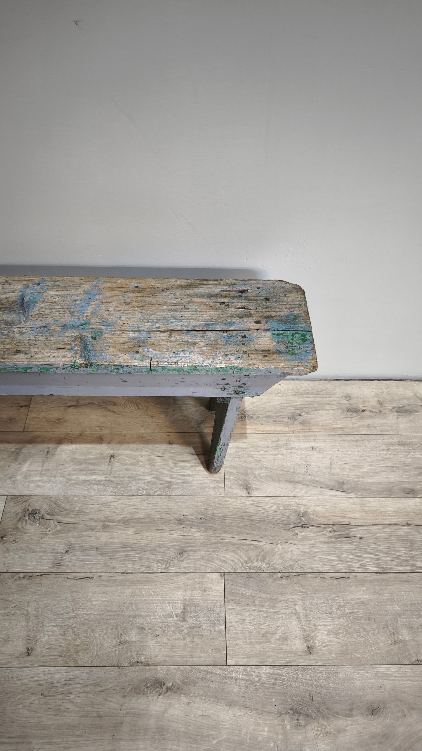 87444 Panca rustica in legno con base azzurra