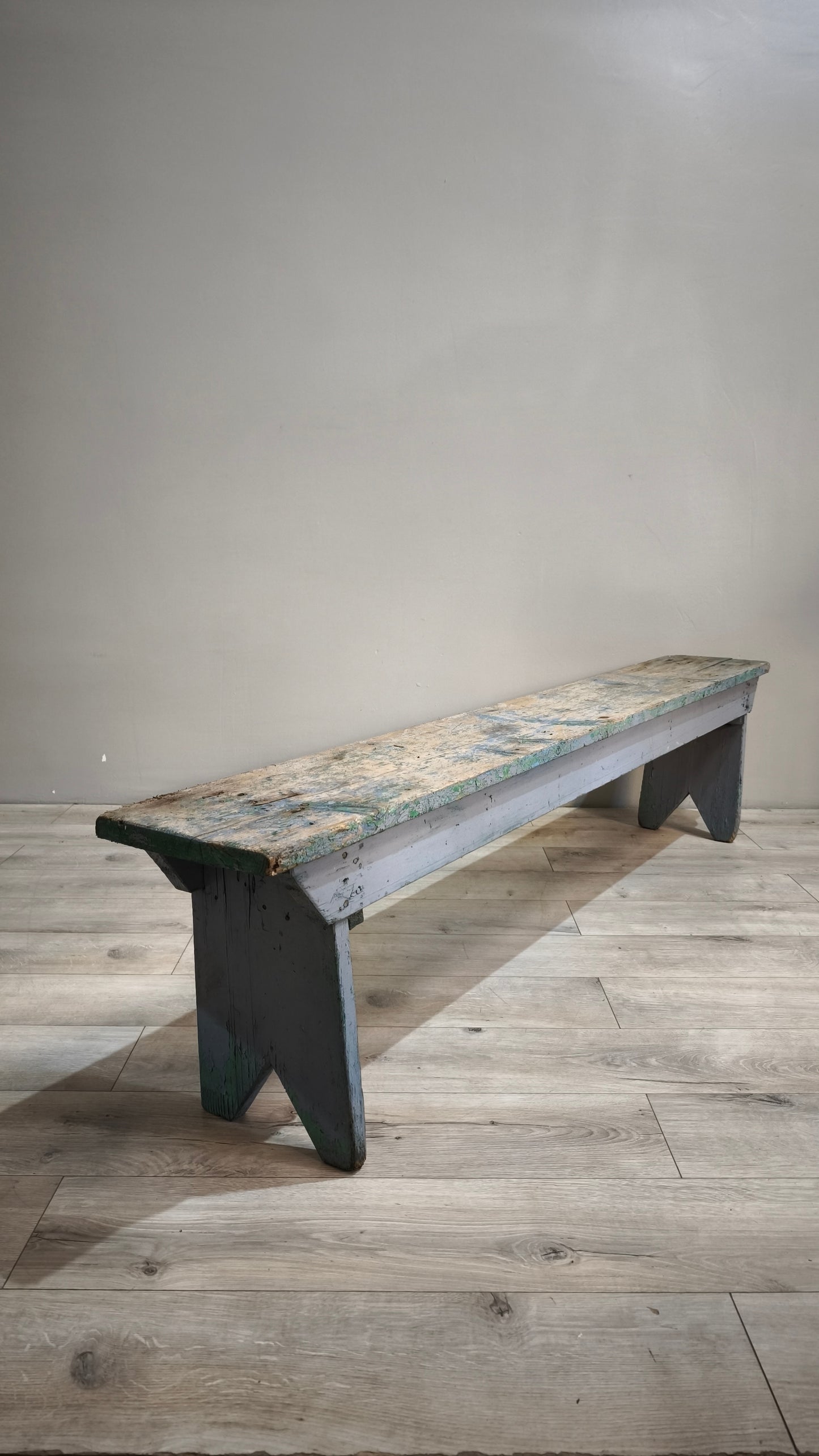 87444 Panca rustica in legno con base azzurra