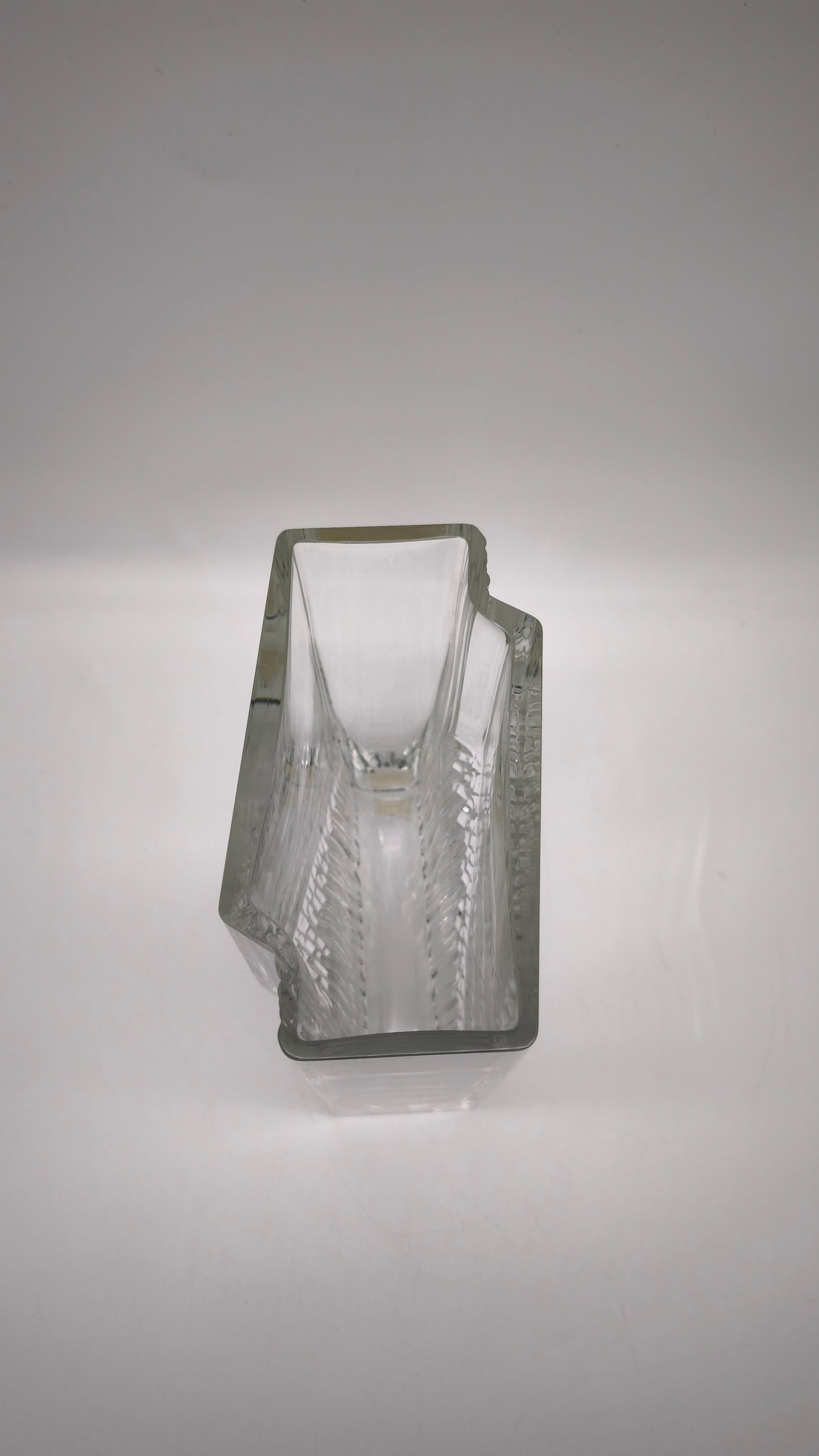 86945 Vaso Littala Sointu Tapio in vetro con design vintage a coste