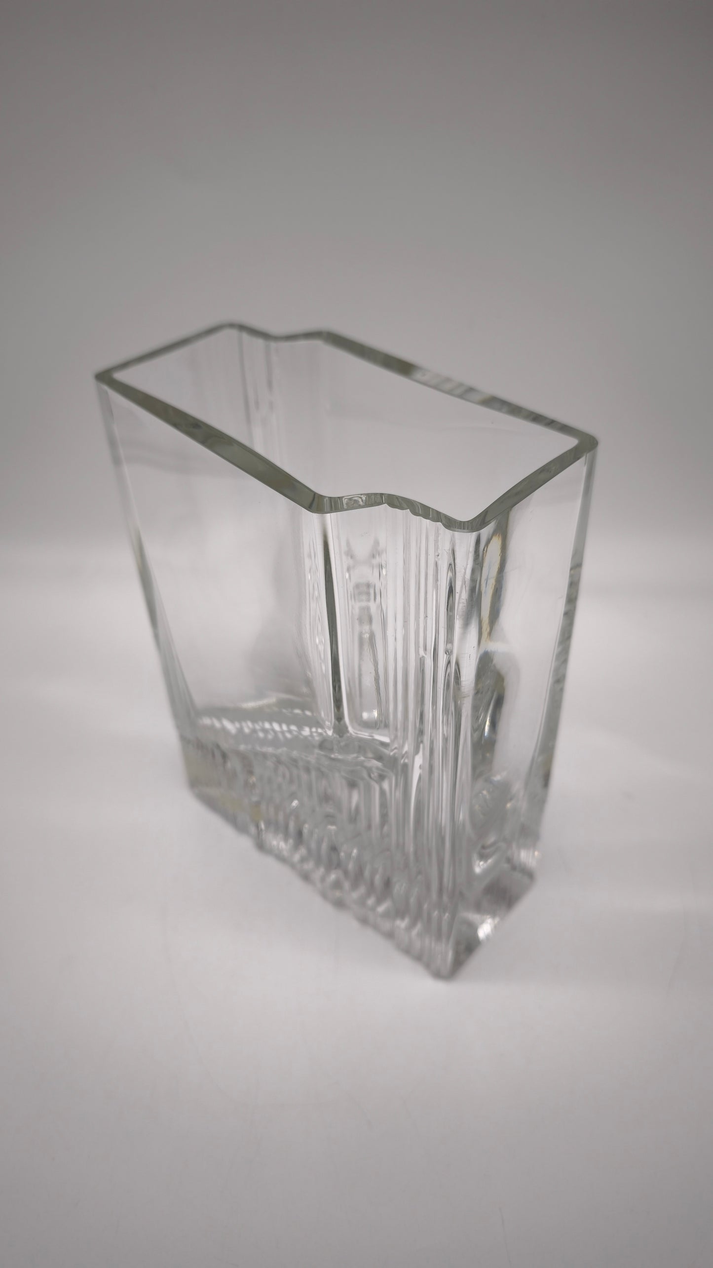 86945 Vaso Littala Sointu Tapio in vetro con design vintage a coste