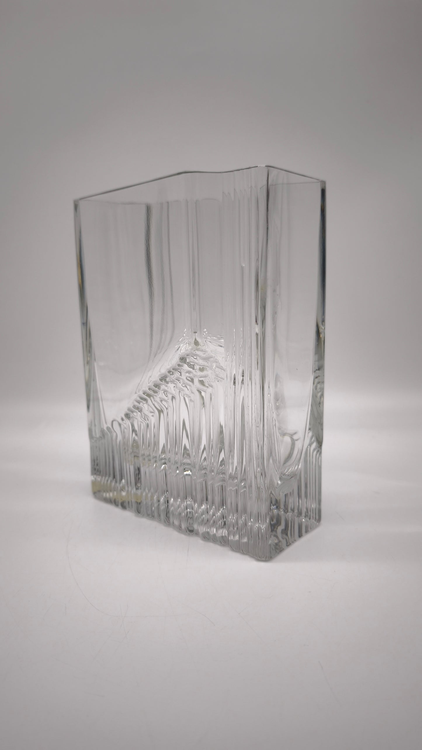 86945 Vaso Littala Sointu Tapio in vetro con design vintage a coste