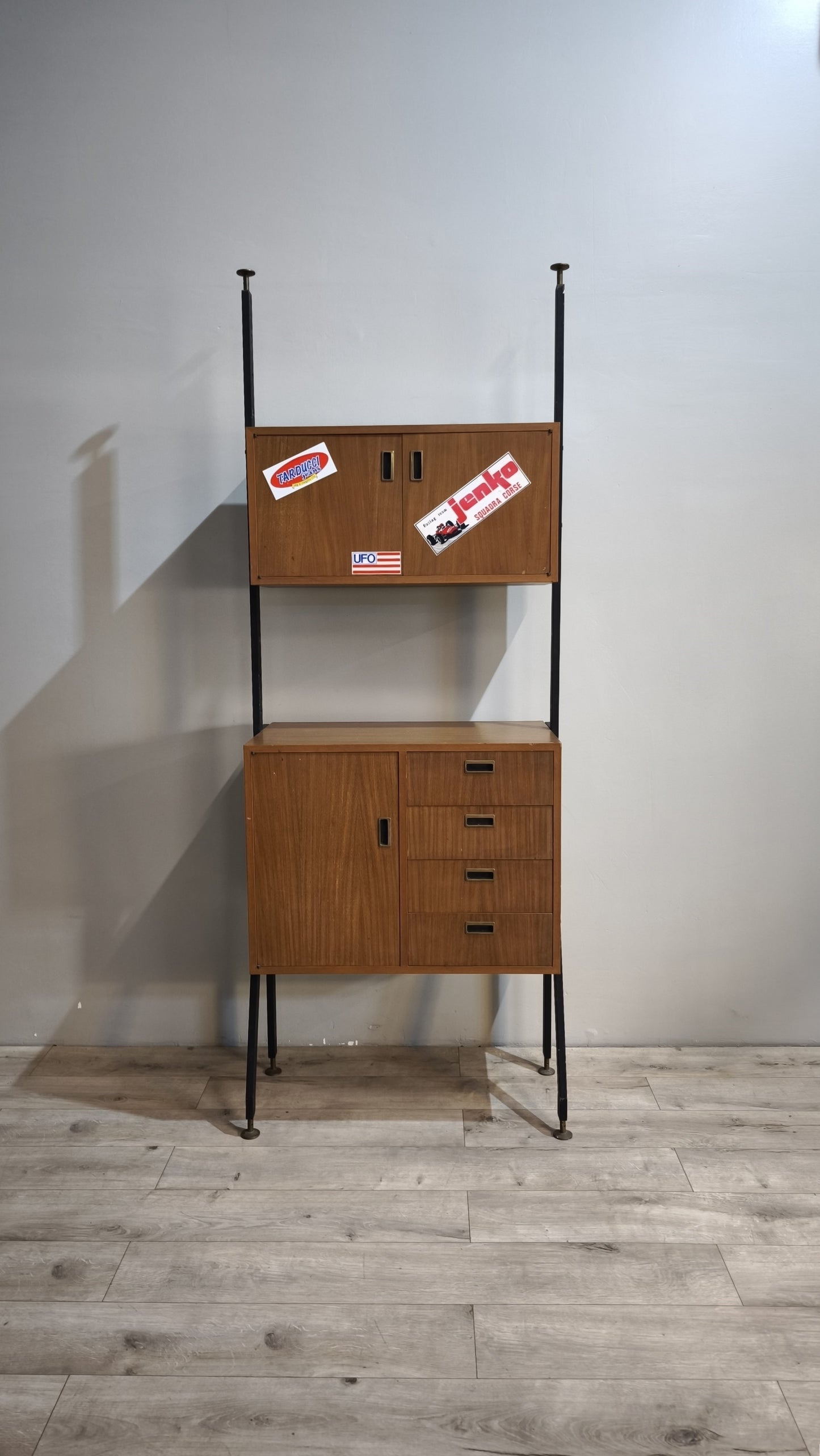 87589 Libreria stile nordico con quattro cassetti e tre sportelli