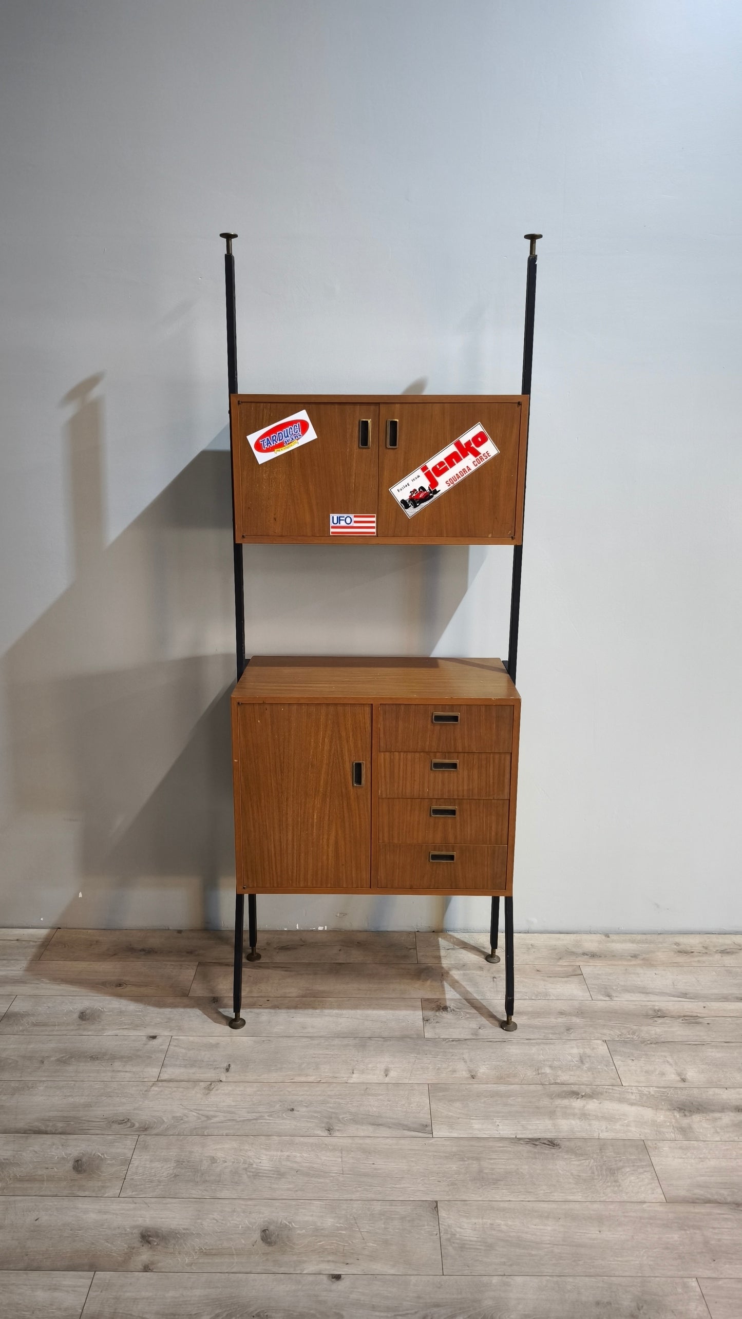 87589 Libreria stile nordico con quattro cassetti e tre sportelli