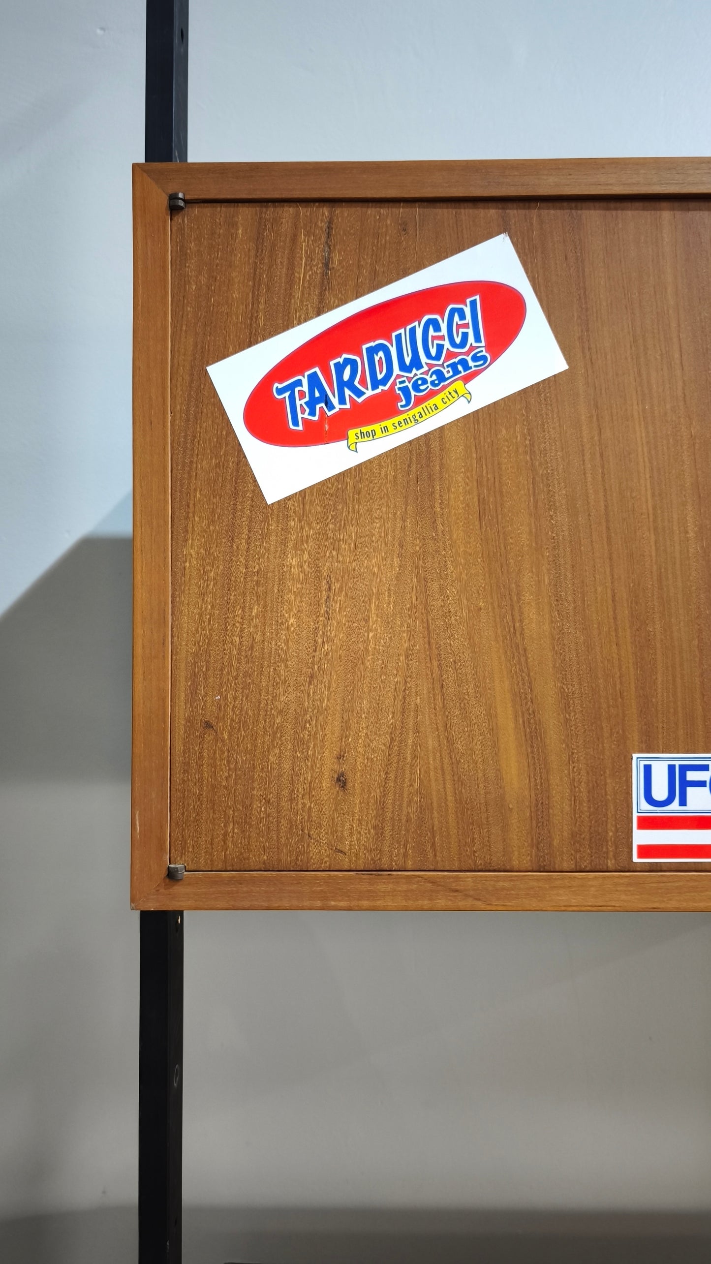 87589 Libreria stile nordico con quattro cassetti e tre sportelli