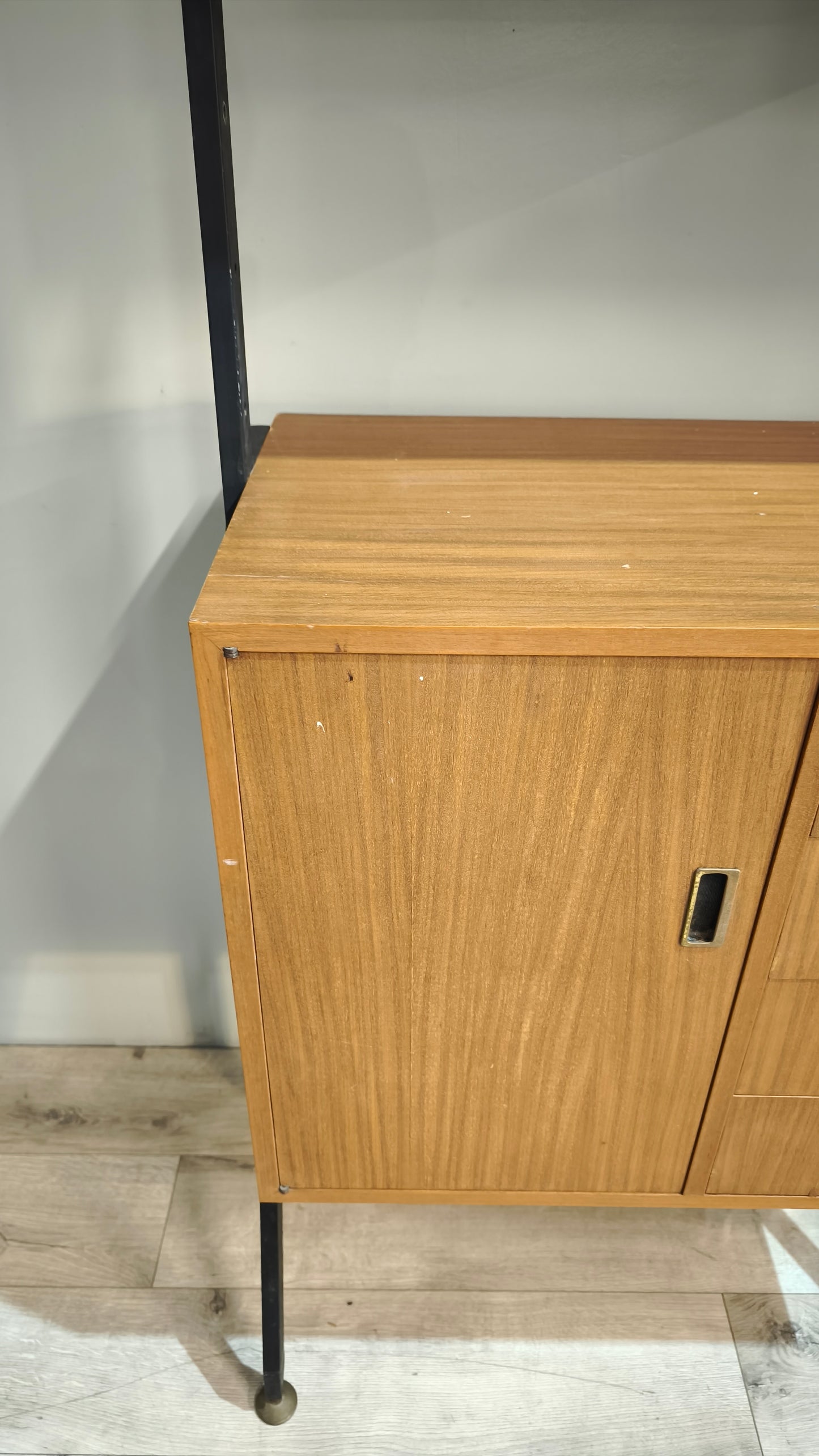 87589 Libreria stile nordico con quattro cassetti e tre sportelli