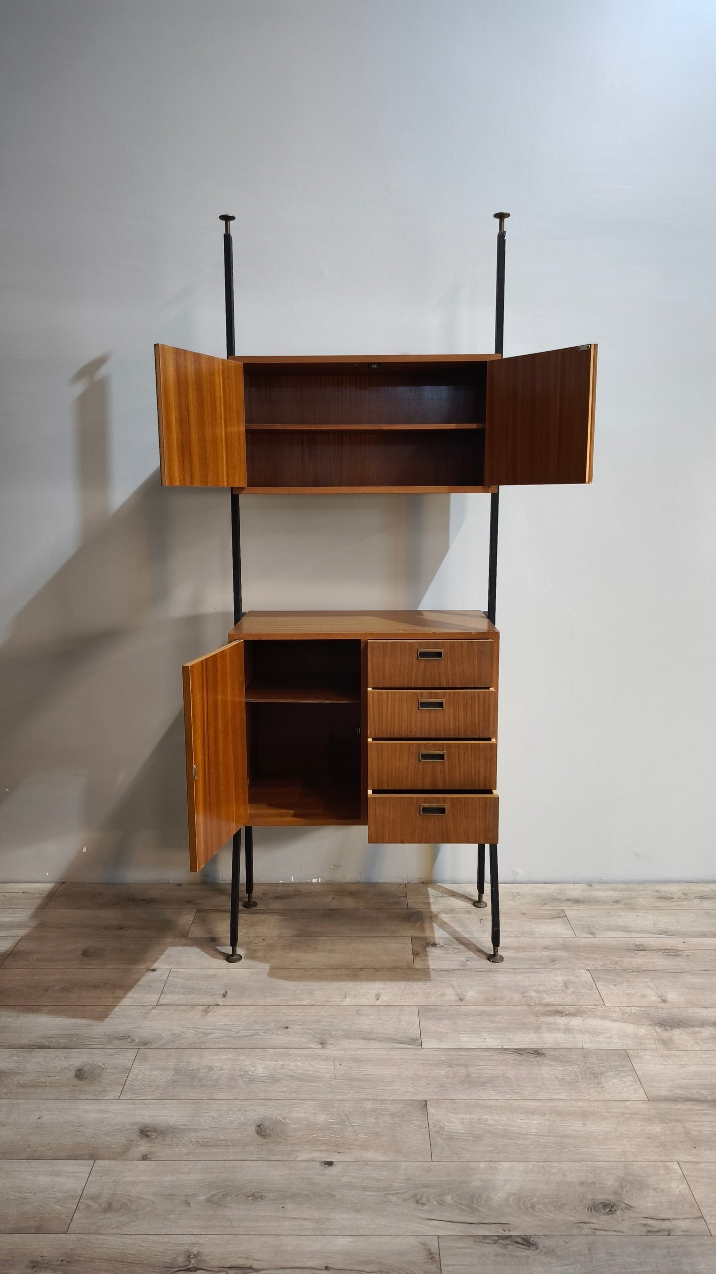 87589 Libreria stile nordico con quattro cassetti e tre sportelli