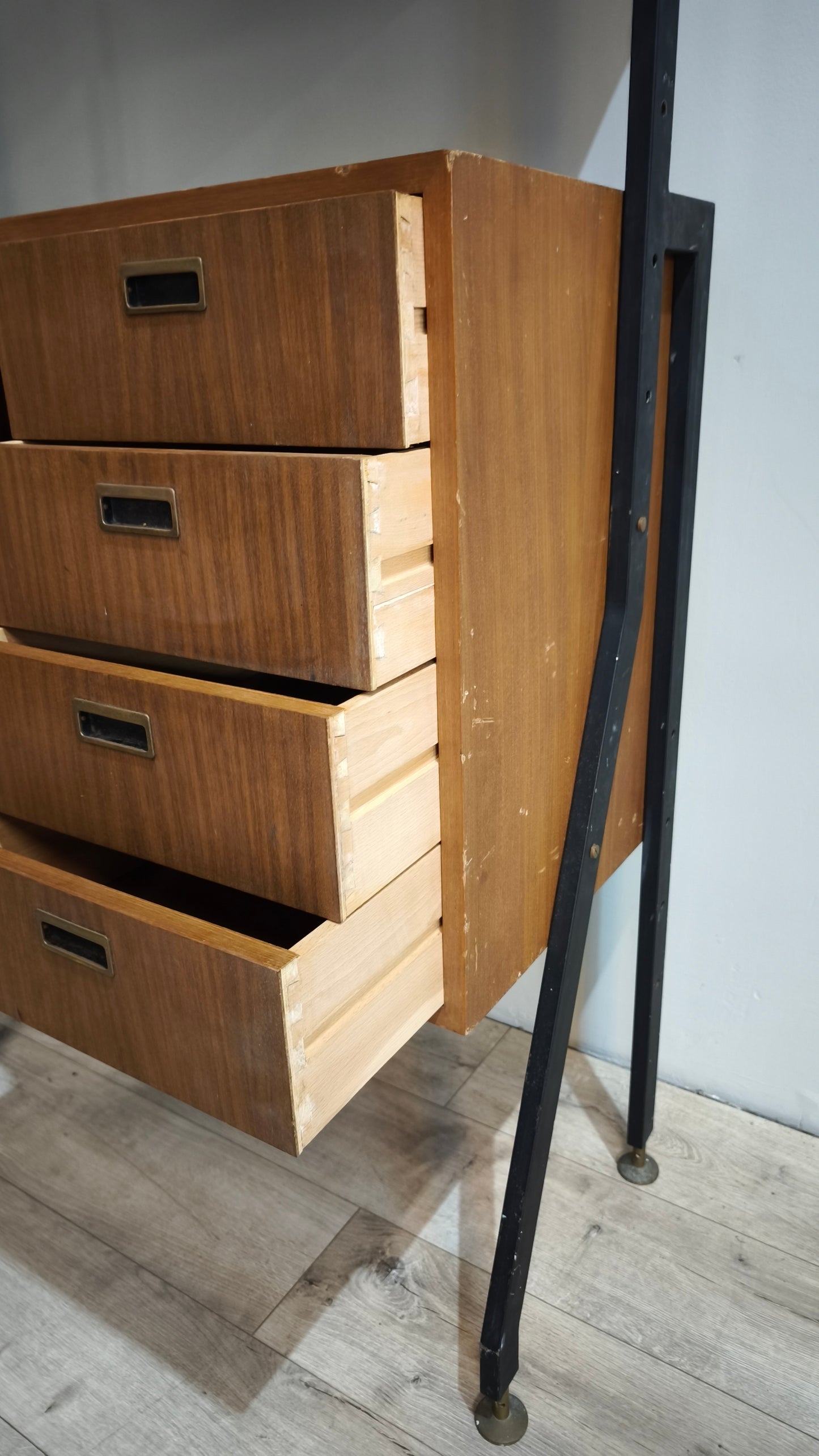 87589 Libreria stile nordico con quattro cassetti e tre sportelli