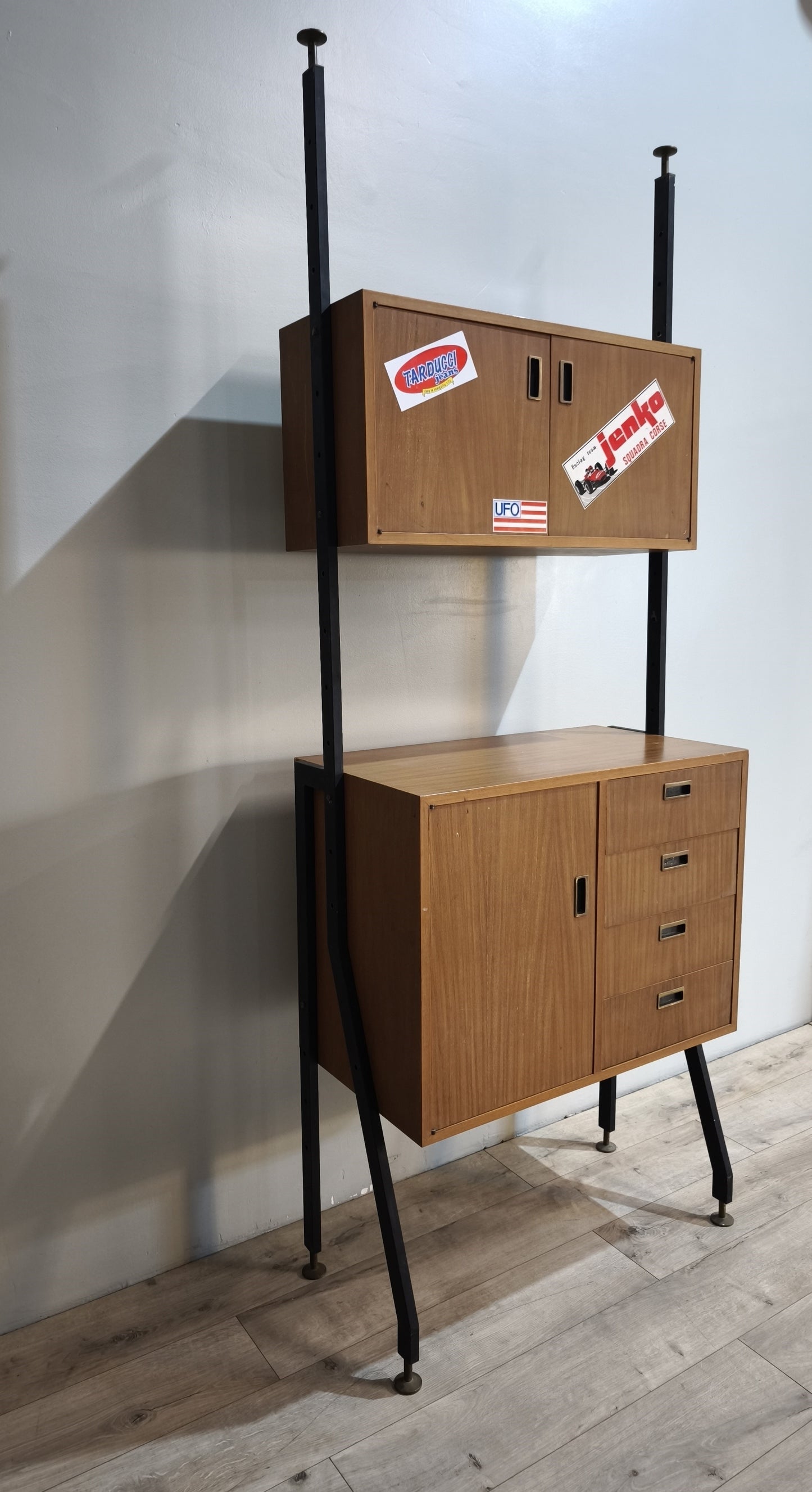 87589 Libreria stile nordico con quattro cassetti e tre sportelli