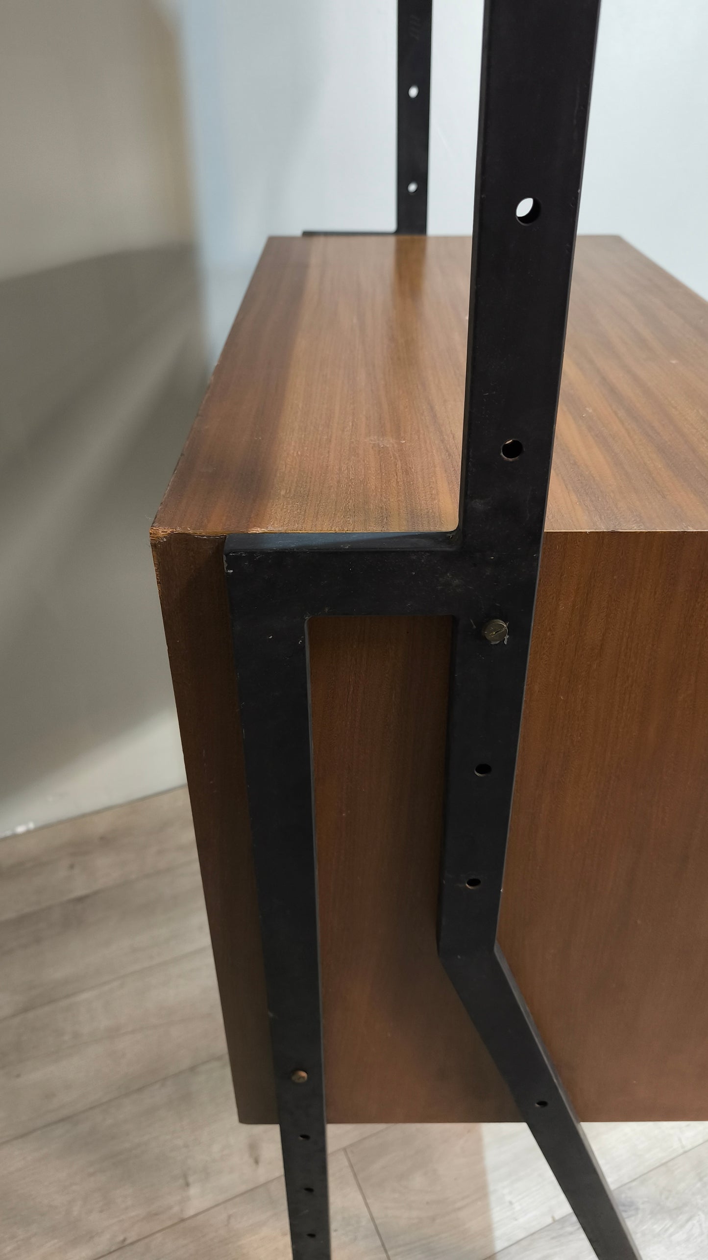 87589 Libreria stile nordico con quattro cassetti e tre sportelli