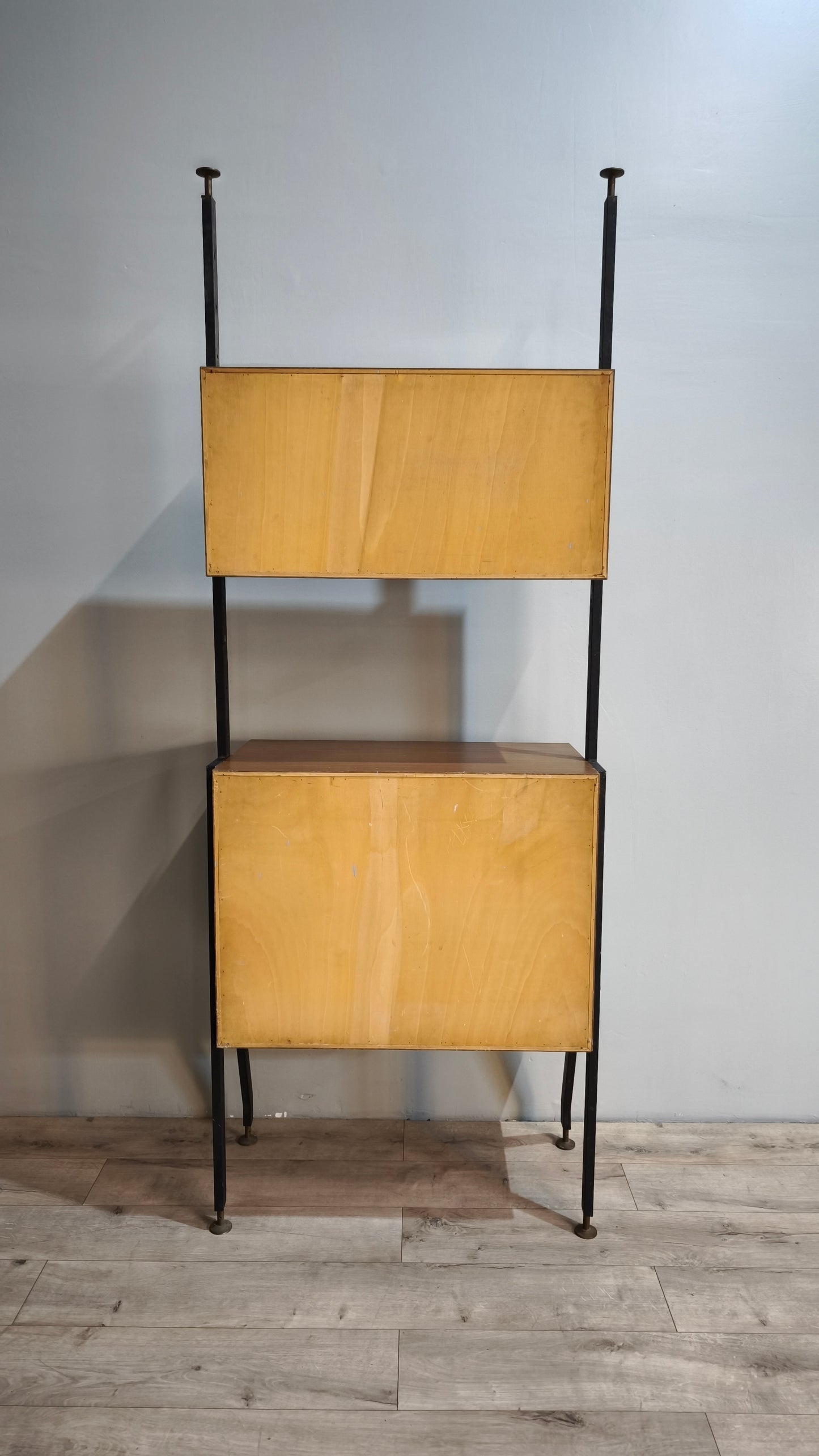 87589 Libreria stile nordico con quattro cassetti e tre sportelli