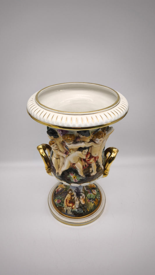 87661 Vaso in ceramica di Capodimonte con manici dorati