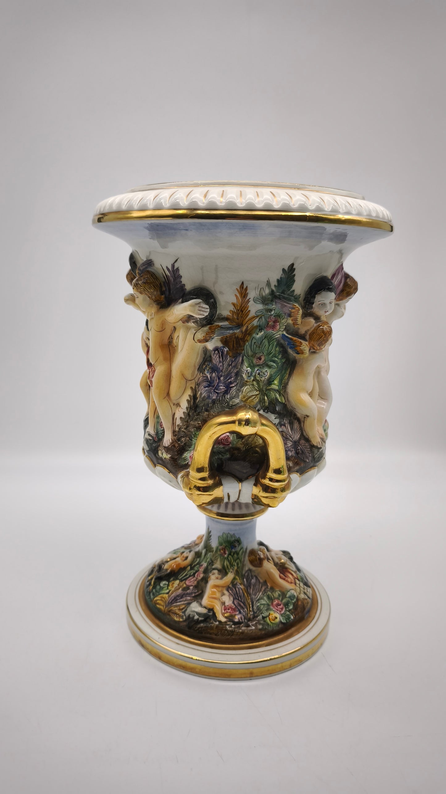 87661 Vaso in ceramica di Capodimonte con manici dorati