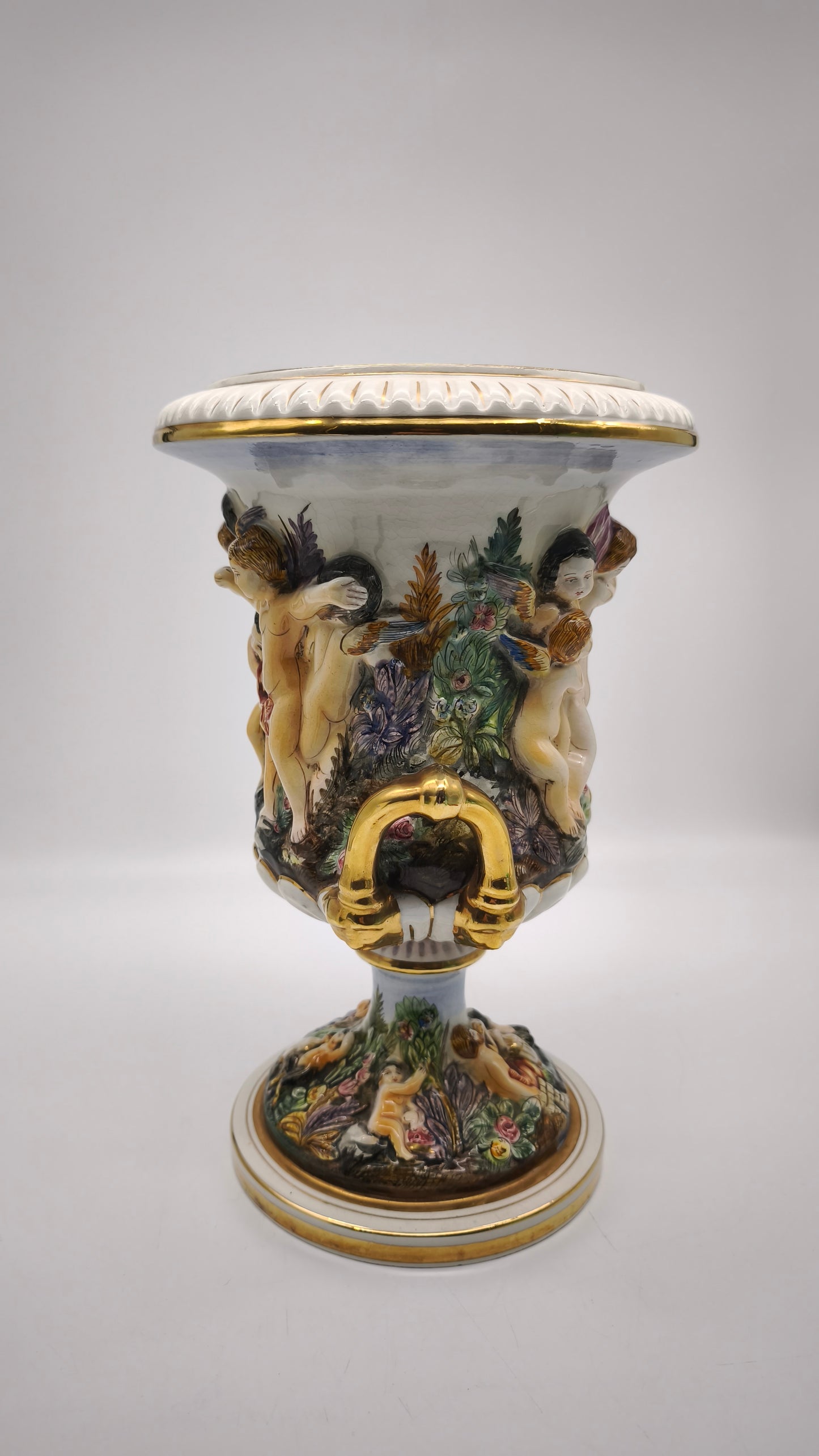 87661 Vaso in ceramica di Capodimonte con manici dorati