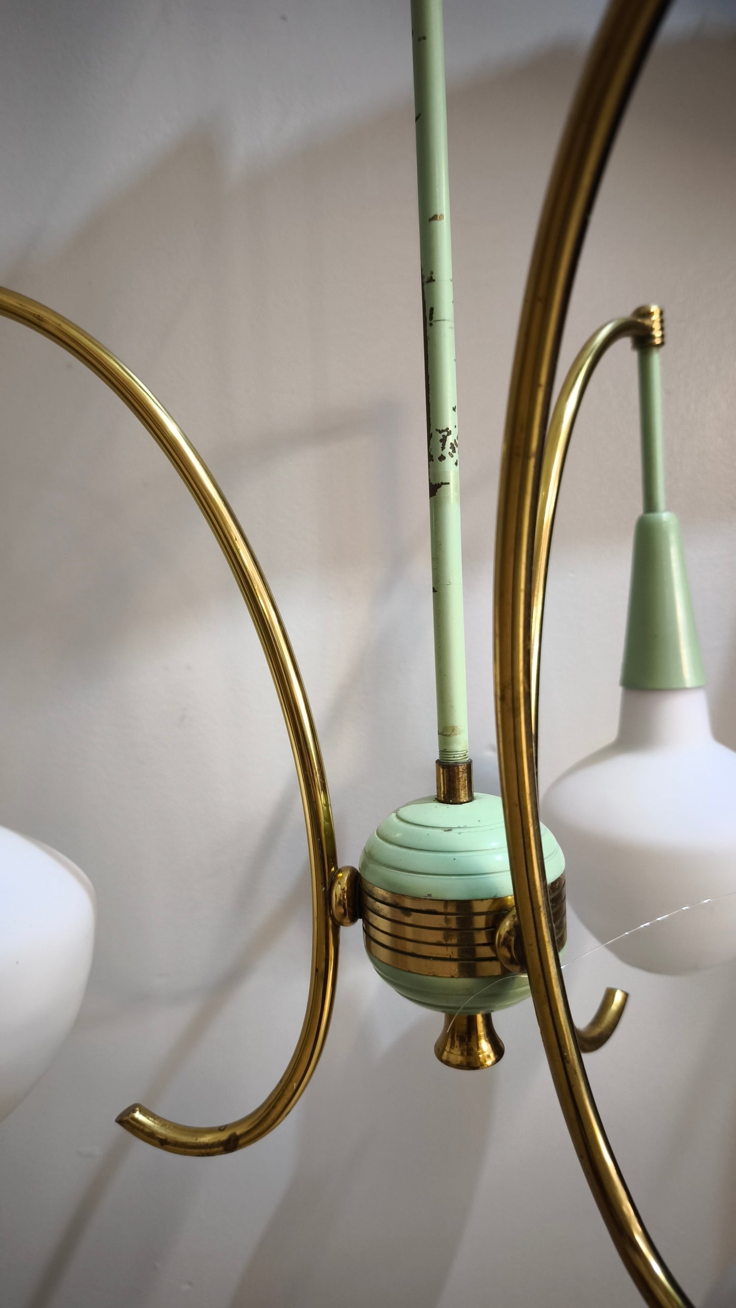 87748 Lampadario anni '60 in metallo verde e dorato