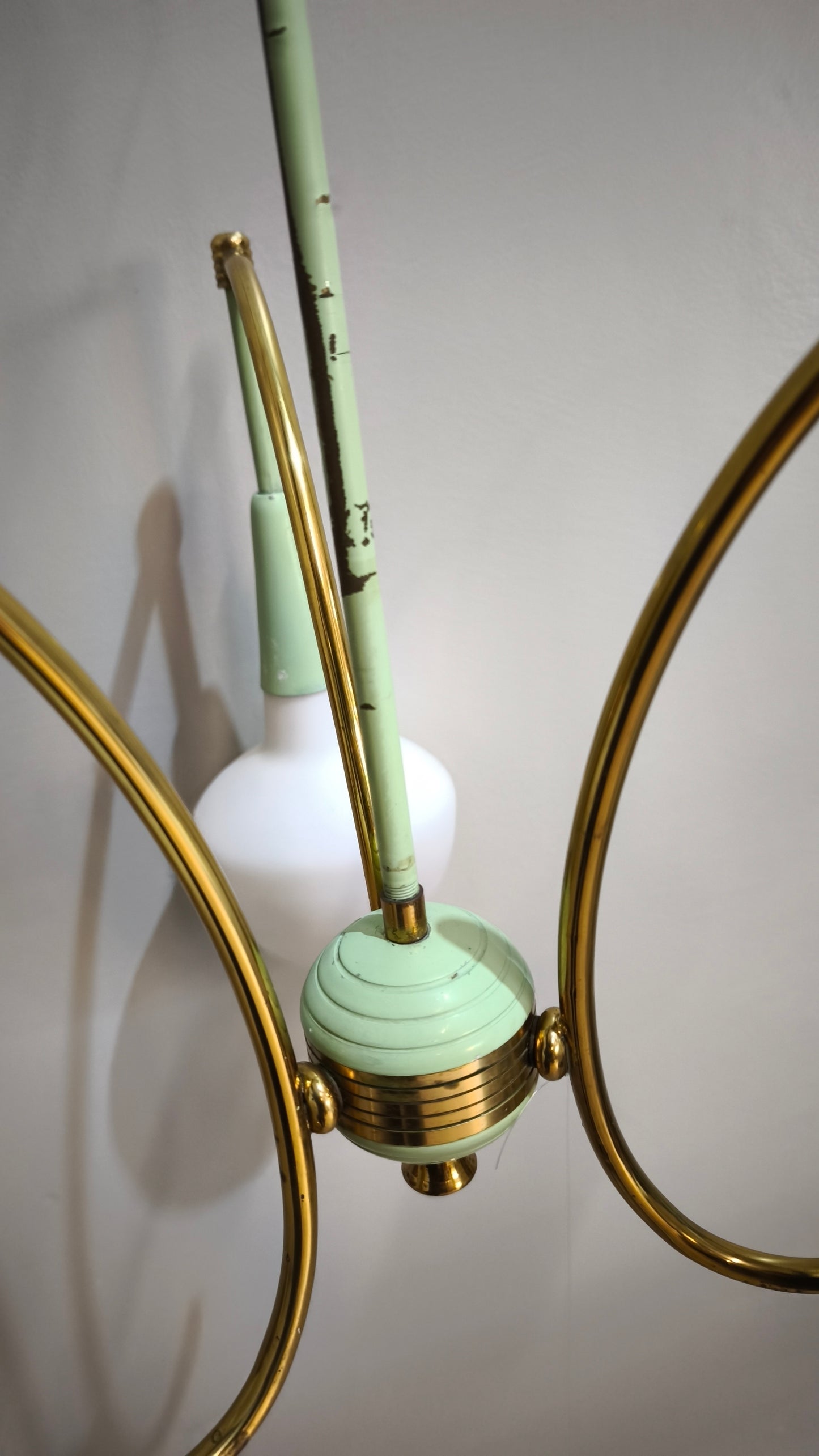 87748 Lampadario anni '60 in metallo verde e dorato