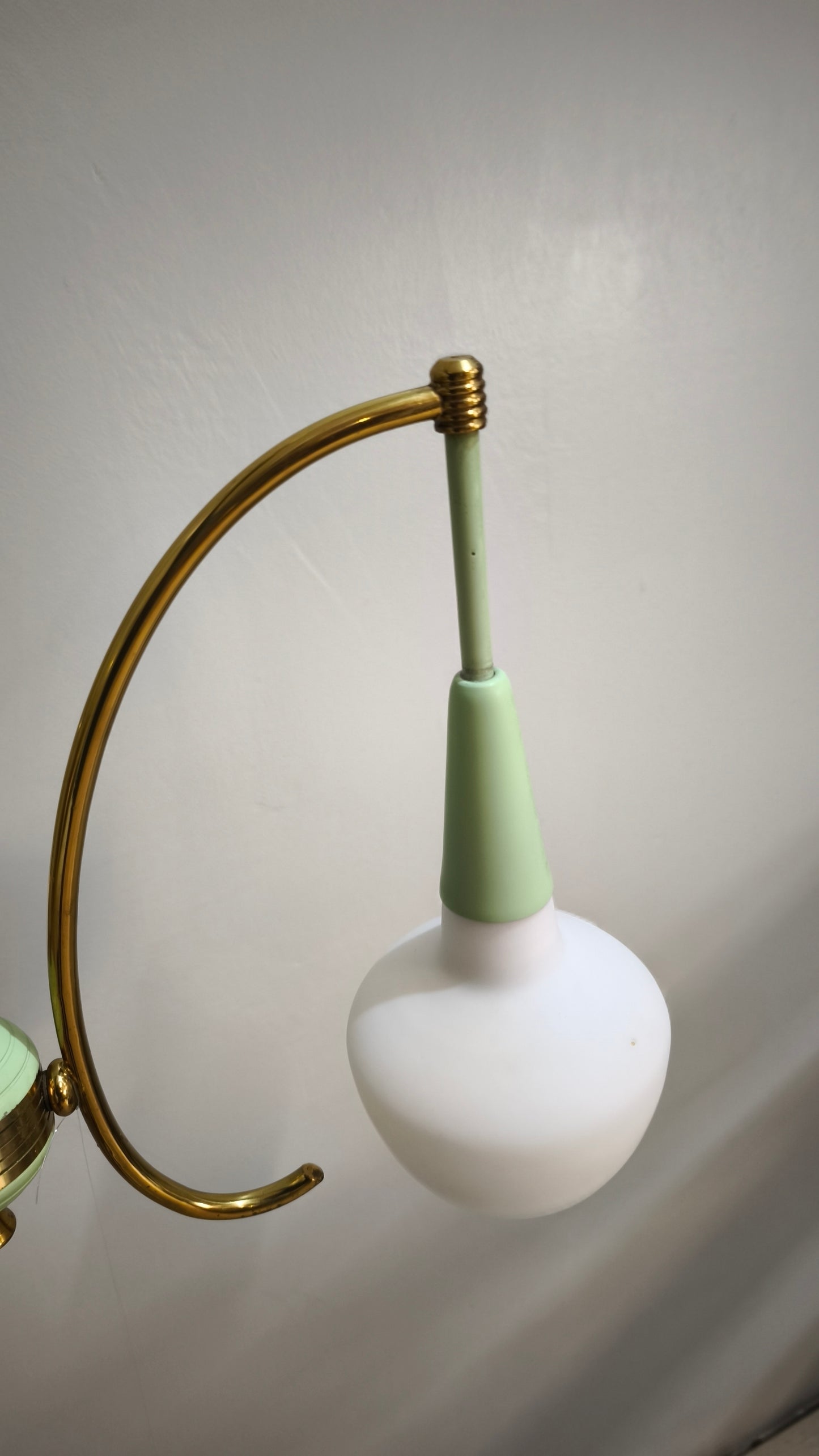 87748 Lampadario anni '60 in metallo verde e dorato