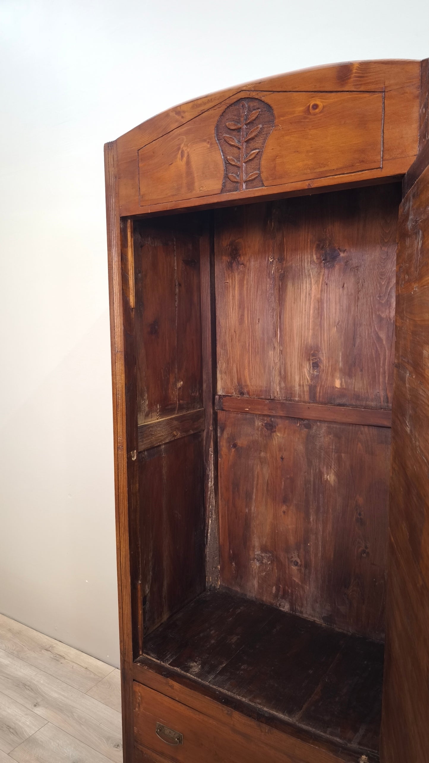 87850 Armadio ad un anta in stile liberty