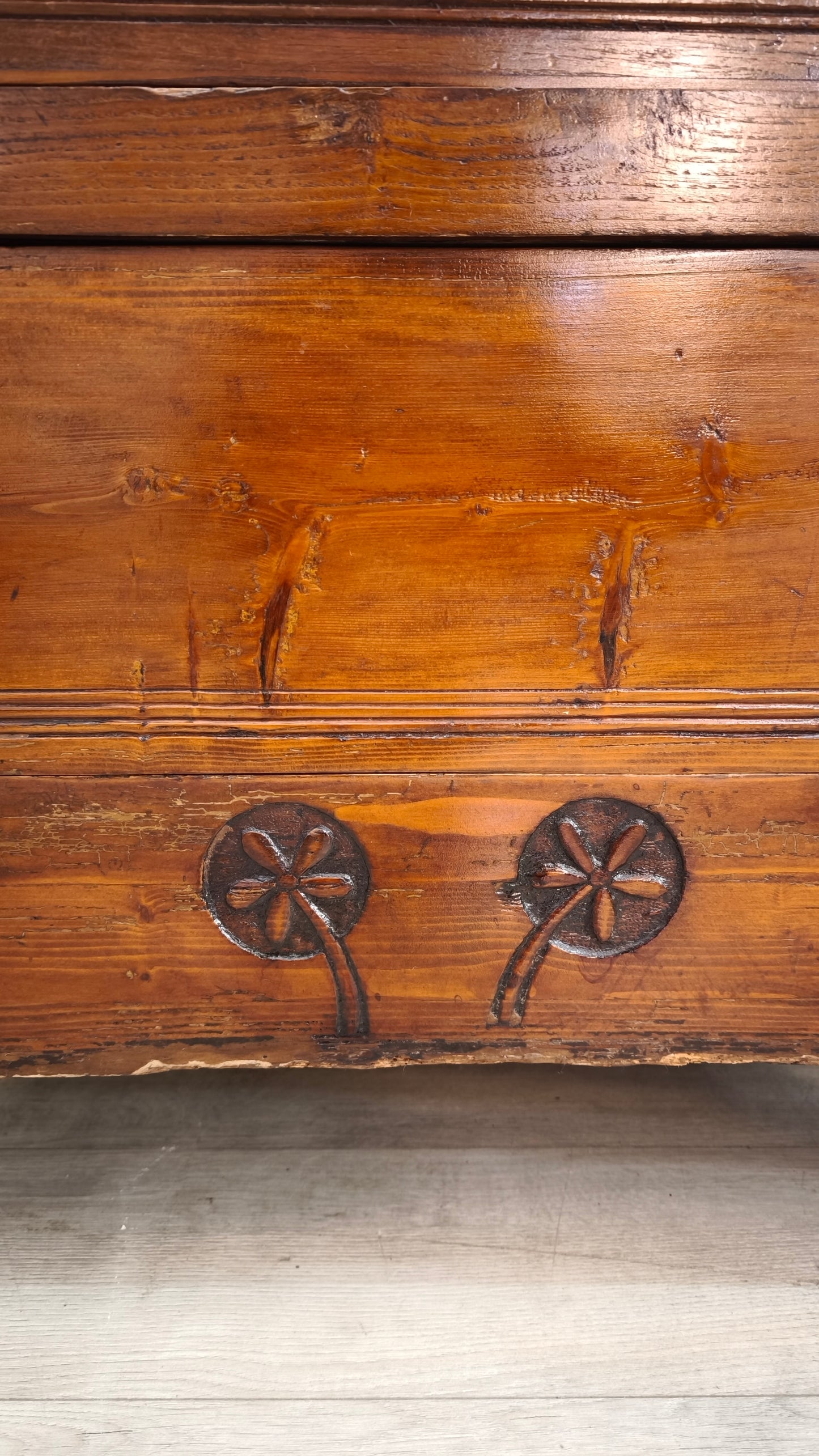 87850 Armadio ad un anta in stile liberty