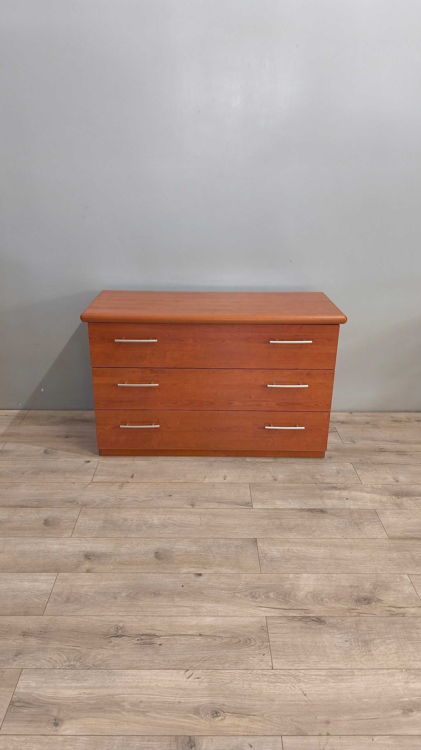 87852 Comò moderno marrone