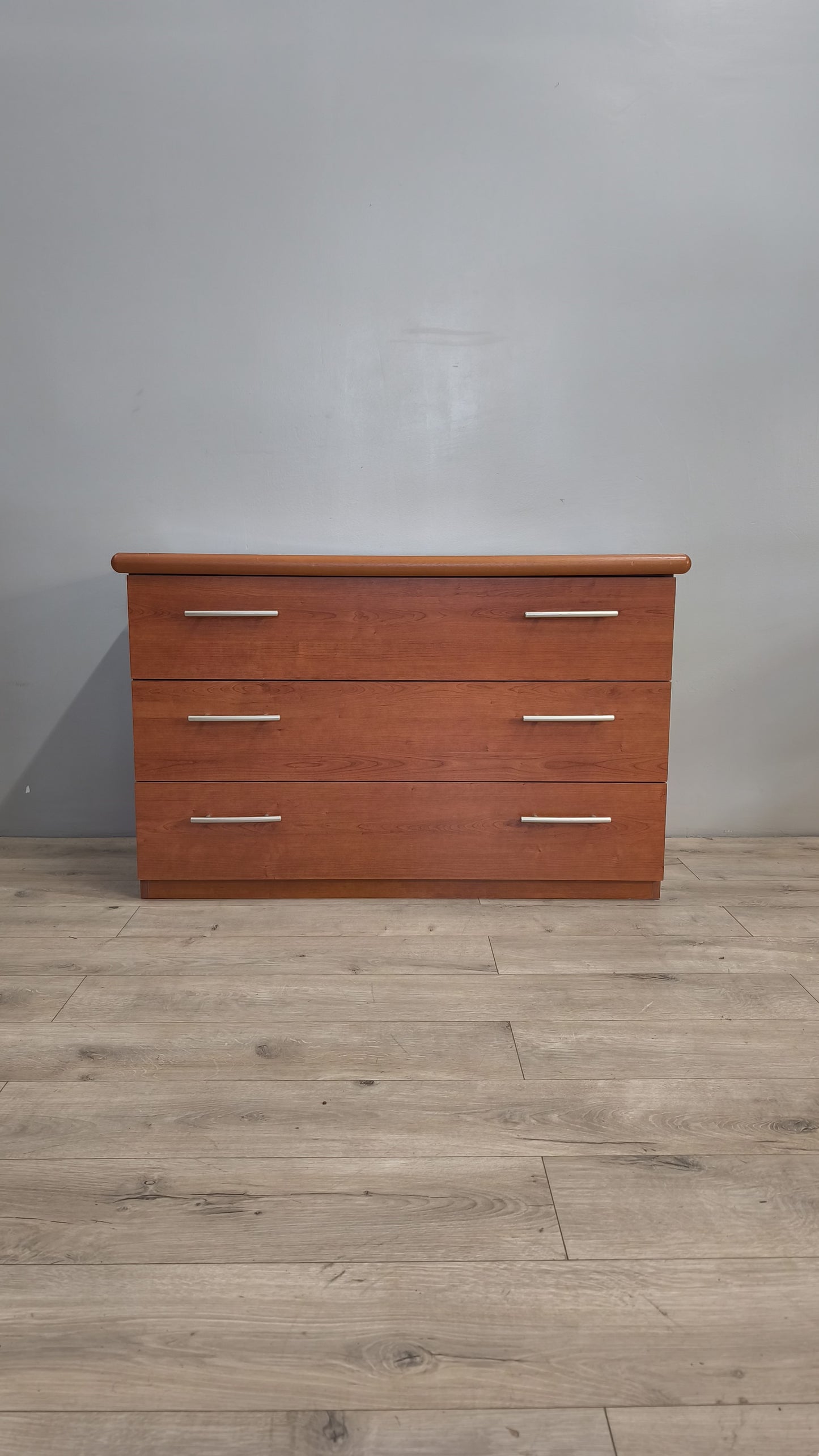 87852 Comò moderno marrone