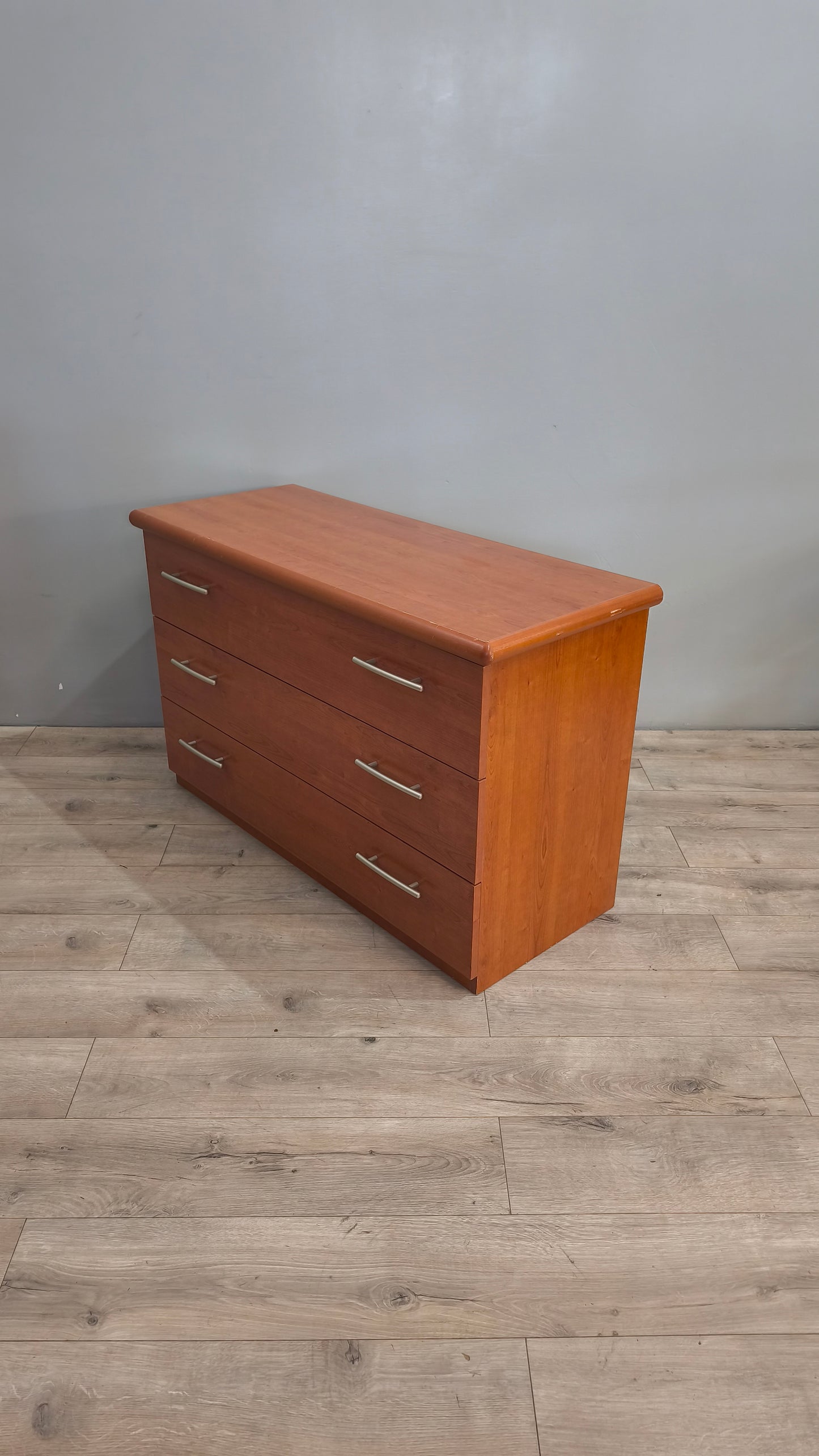 87852 Comò moderno marrone