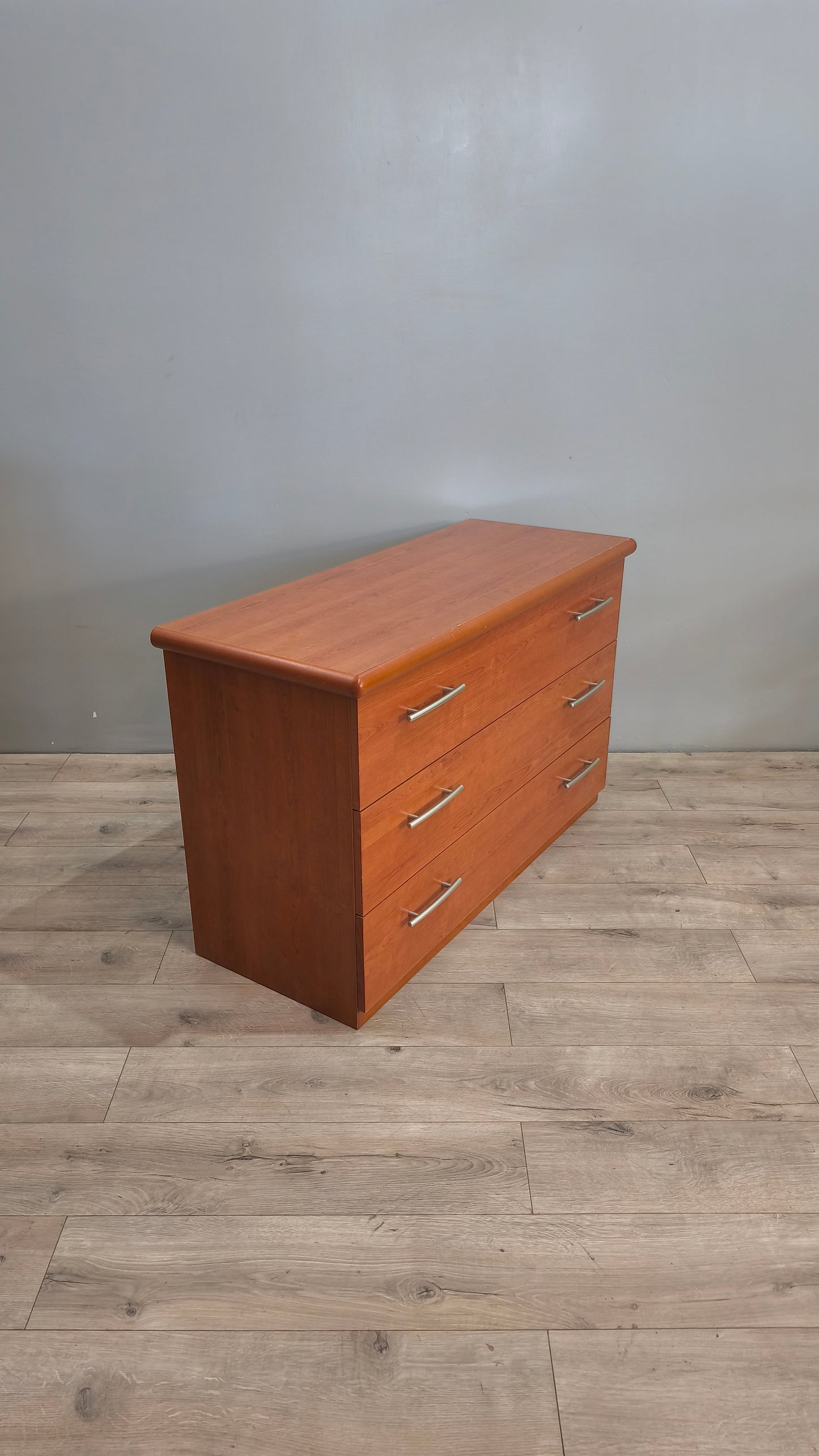 87852 Comò moderno marrone