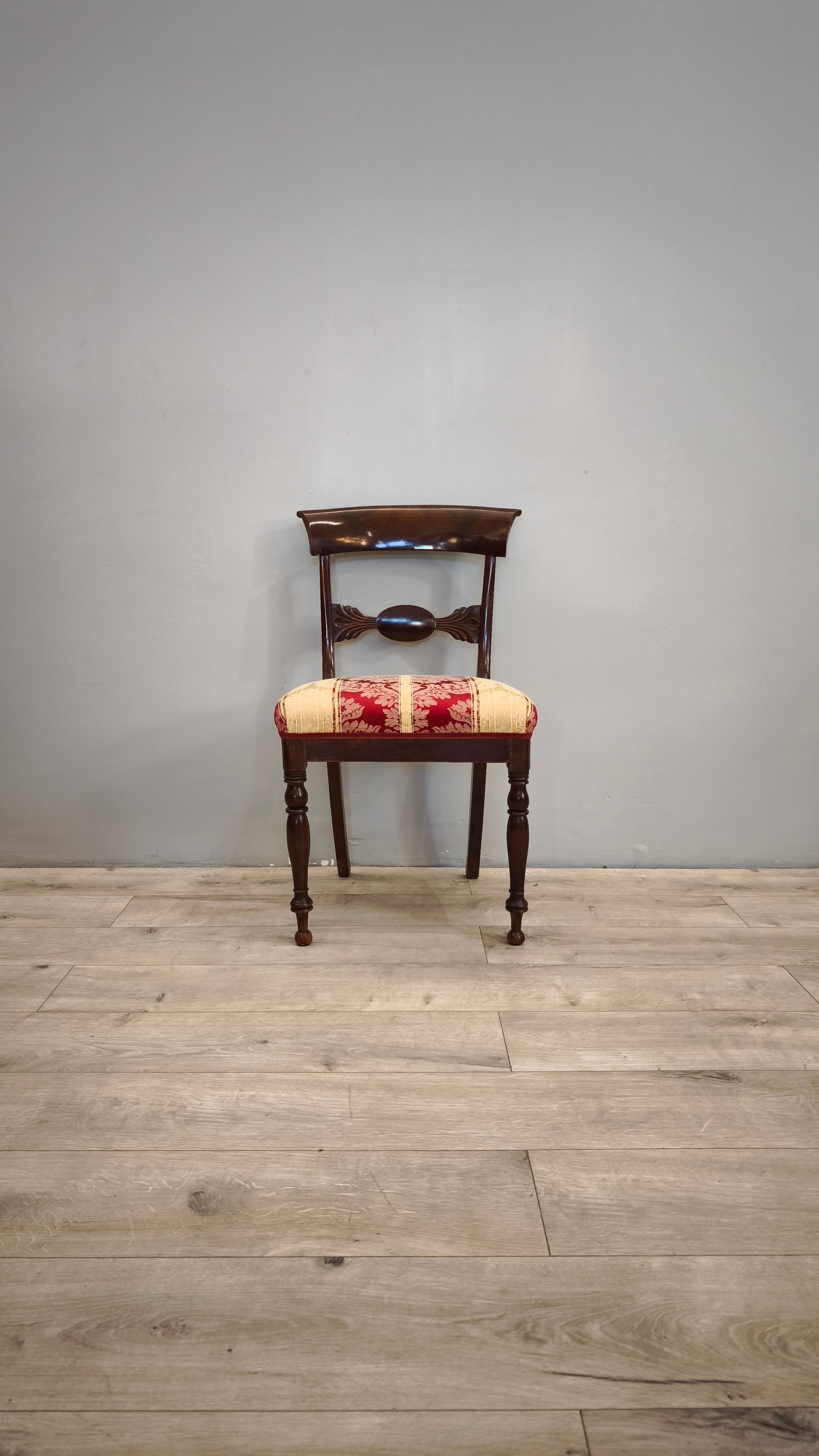 87851 Set n 4 sedie in legno con seduta imbottita