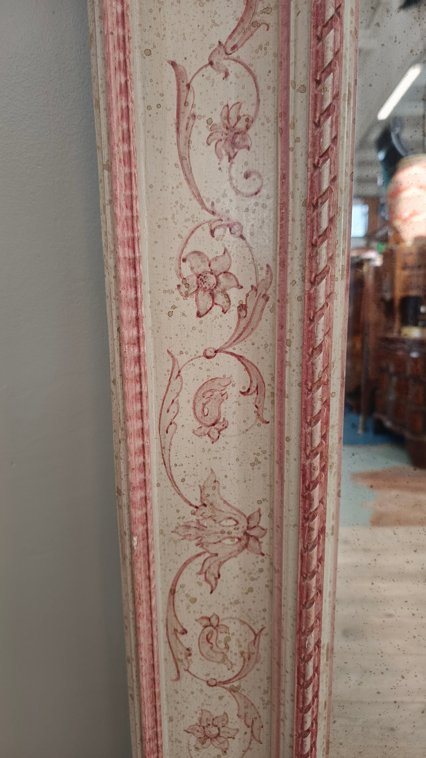 87915 Specchio con cornice decorata