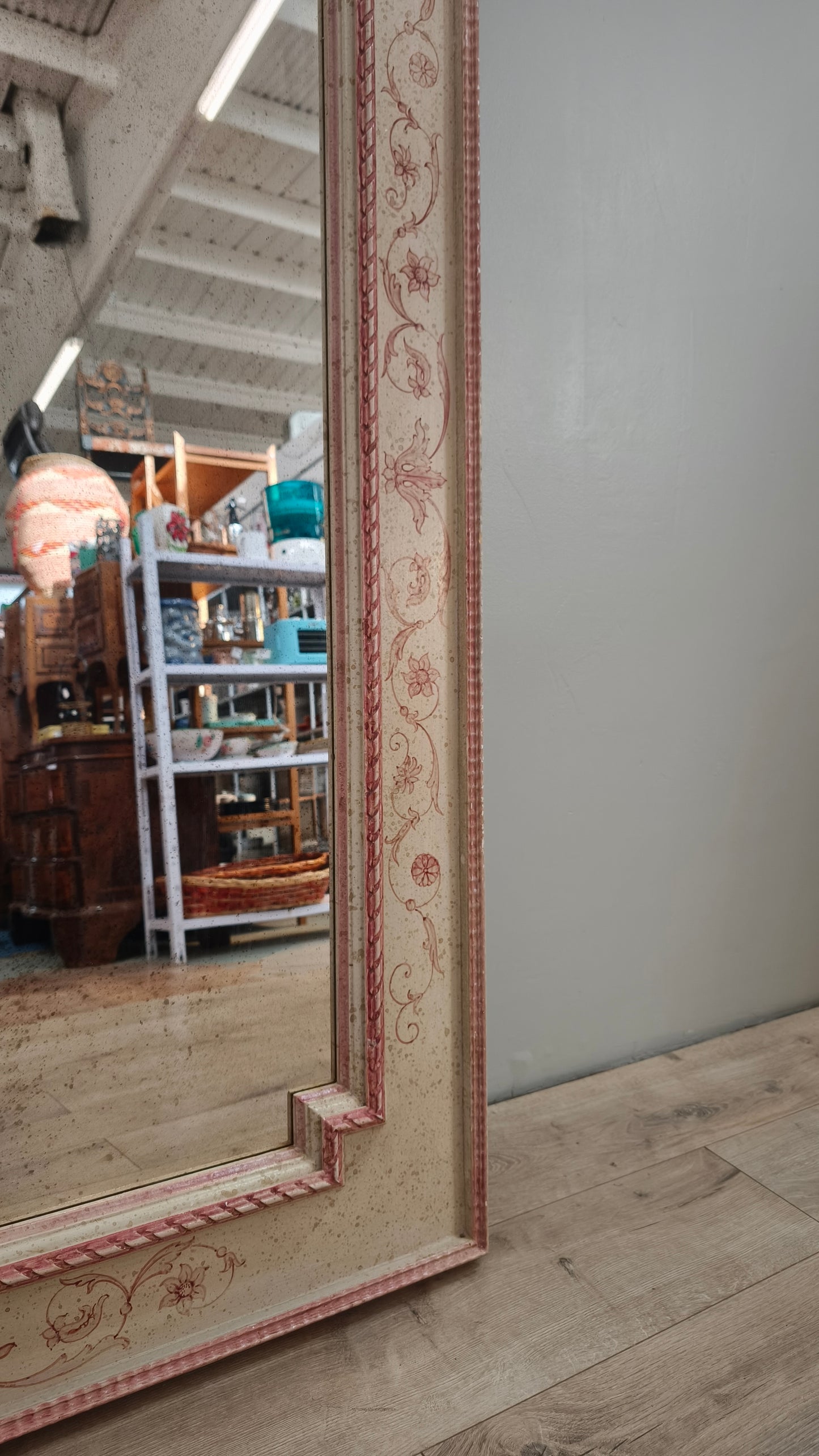 87915 Specchio con cornice decorata