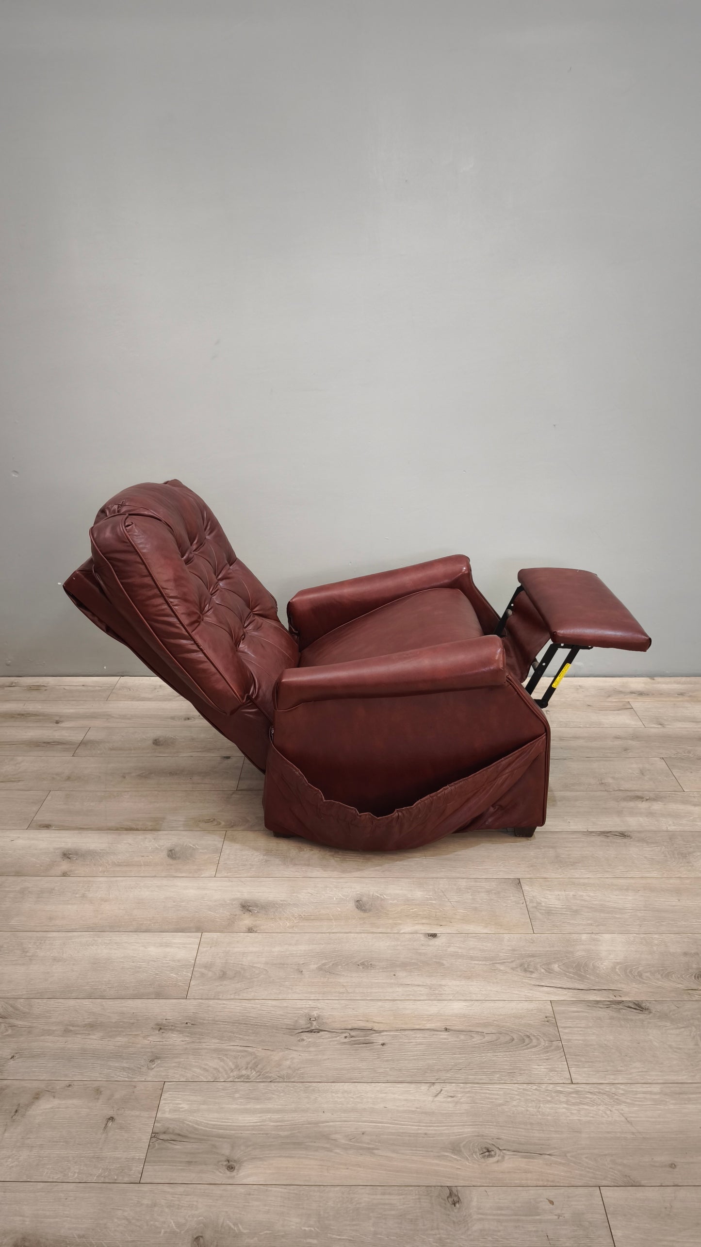 87834 Poltrona reclinabile in pelle bordeaux