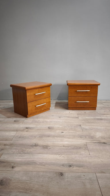 87854 Coppia di comodini moderni