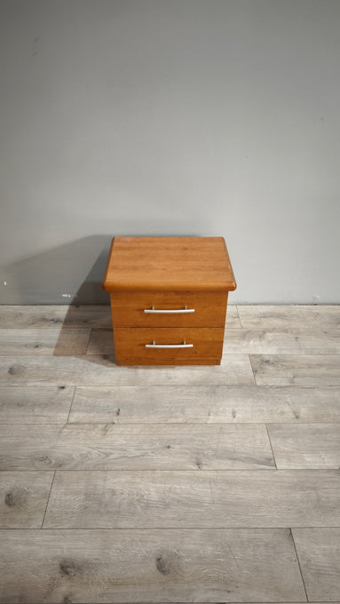 87854 Coppia di comodini moderni