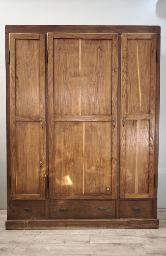 87938 Armadio in legno tre ante