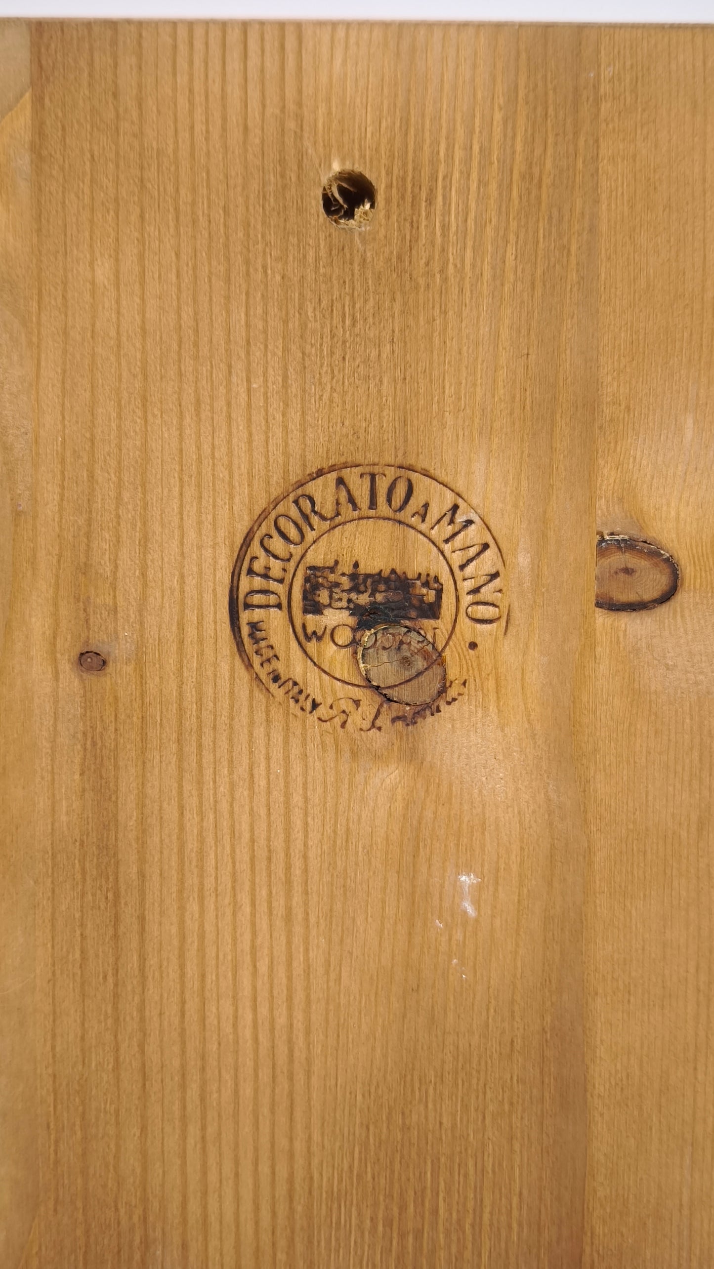 87937 Quadretto su legno dipinto con fori, Rita Simonetto