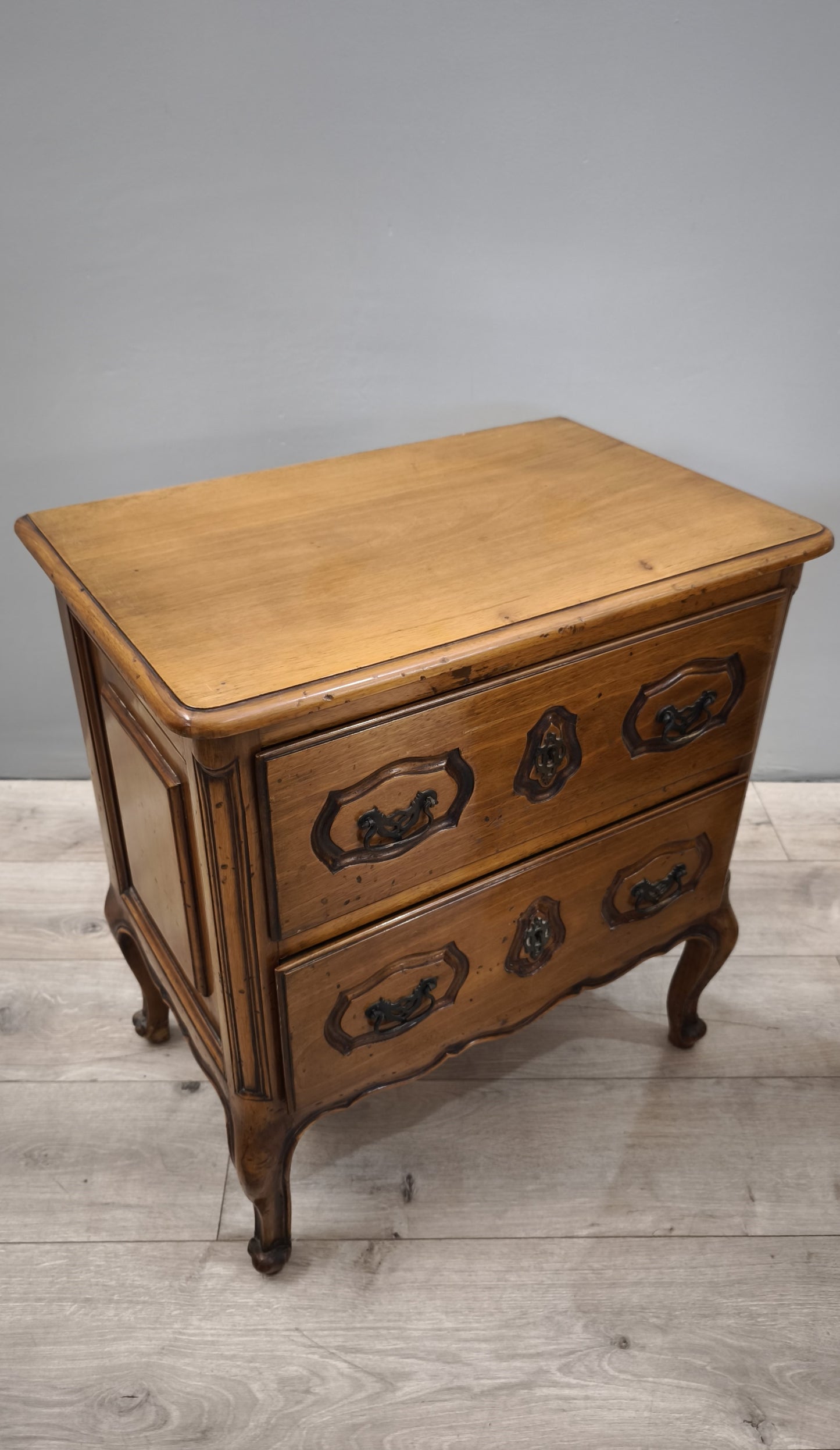 87989 Coppia di comodini in legno