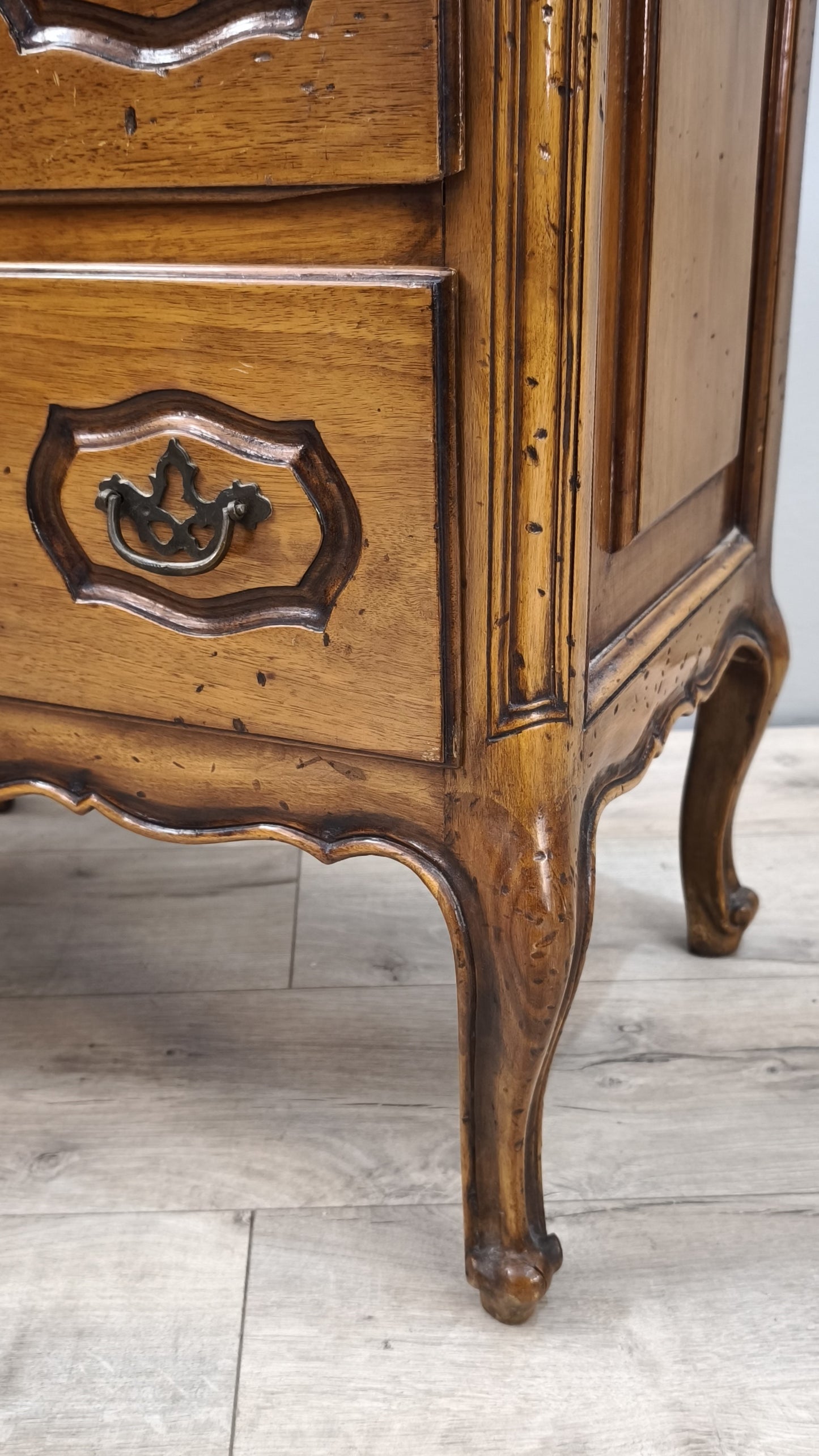 87989 Coppia di comodini in legno
